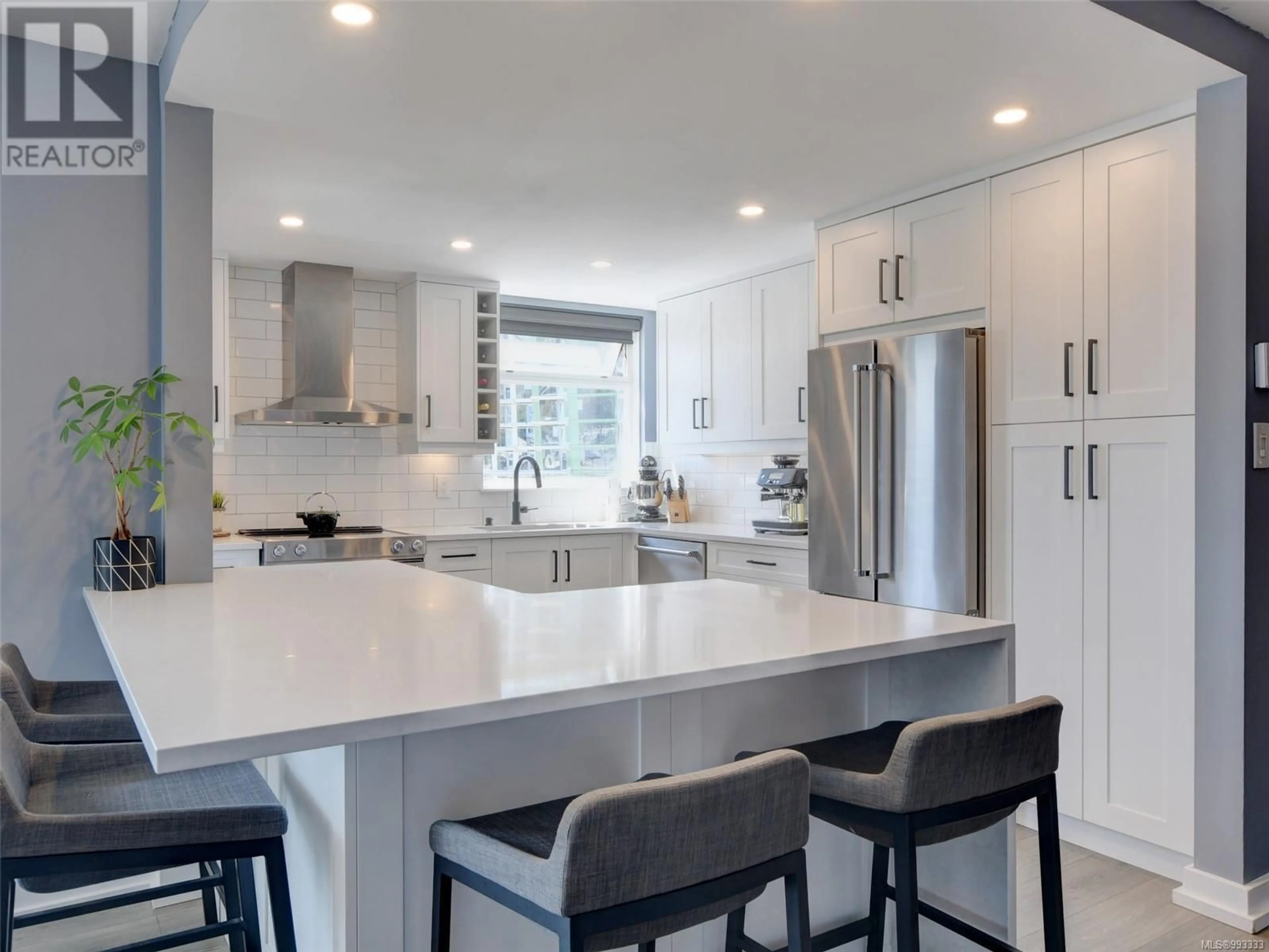 Contemporary kitchen, ceramic/tile floor for 303 - 1015 PANDORA AVENUE, Victoria British Columbia V8V3P6