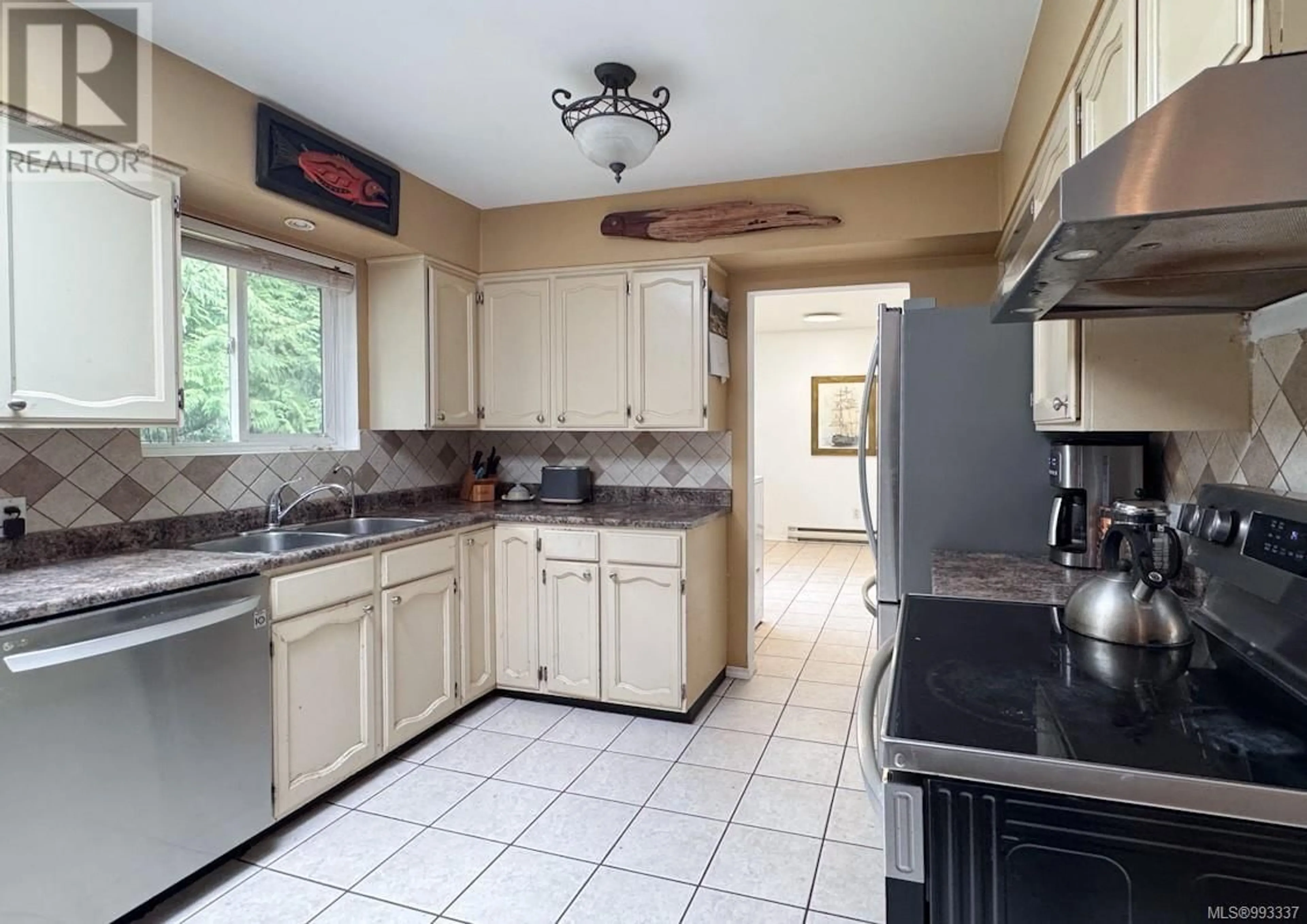 Standard kitchen, ceramic/tile floor for 34 MALASPINA DRIVE, Gabriola Island British Columbia V0R1X1