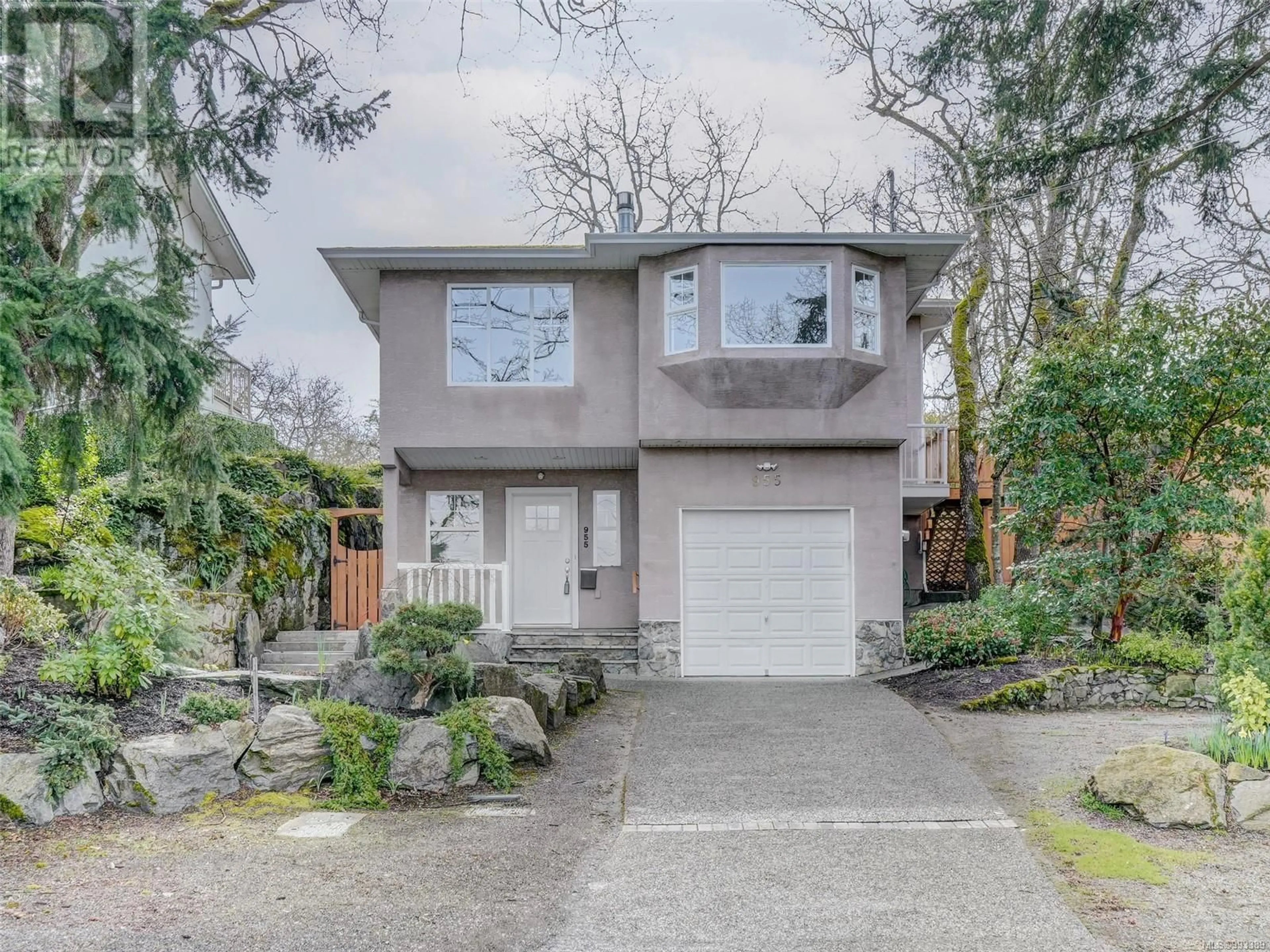 Unknown for 955 FALMOUTH ROAD, Saanich British Columbia V8X3A4