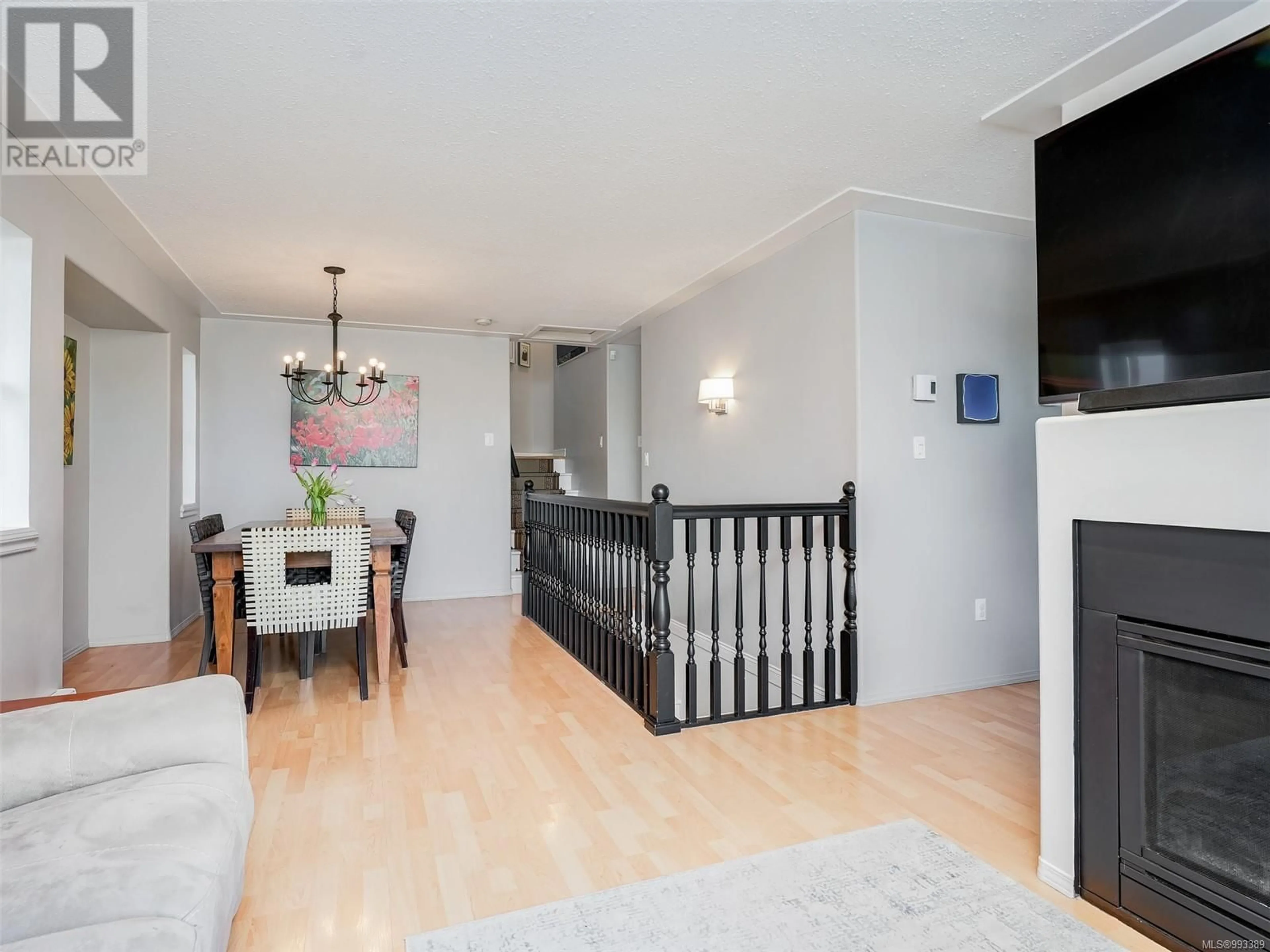 Unknown for 955 FALMOUTH ROAD, Saanich British Columbia V8X3A4