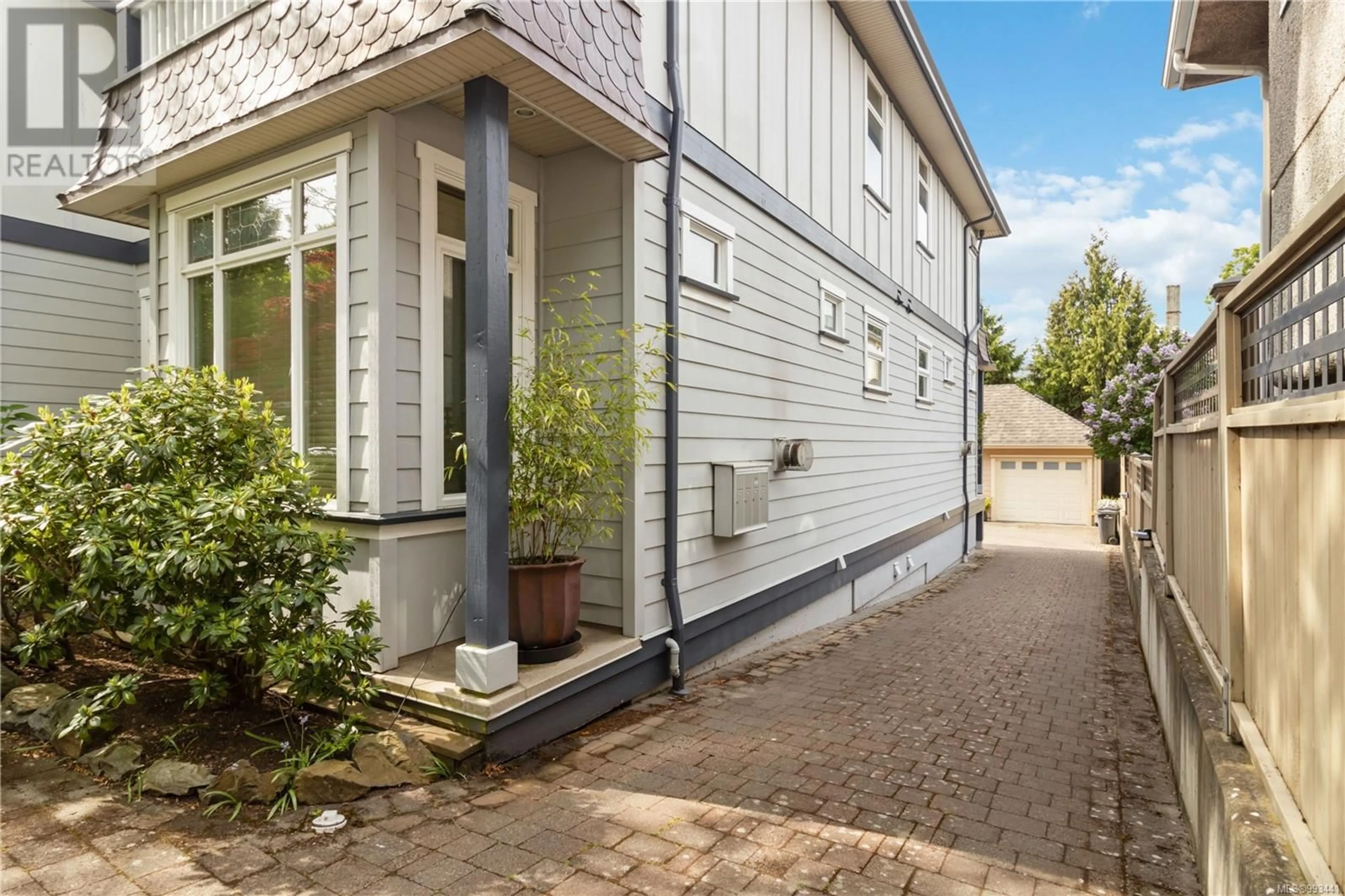 Unknown for 1 - 209 SUPERIOR STREET, Victoria British Columbia V8V1T4