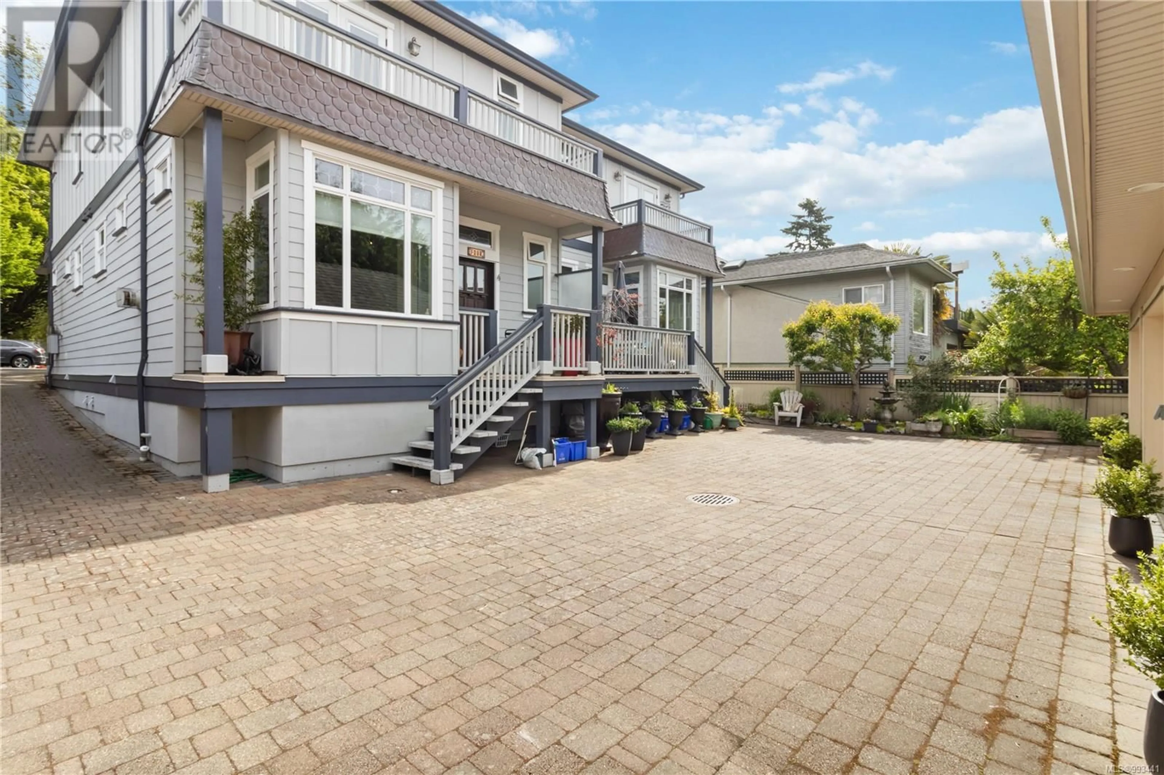 Patio, street for 1 - 209 SUPERIOR STREET, Victoria British Columbia V8V1T4