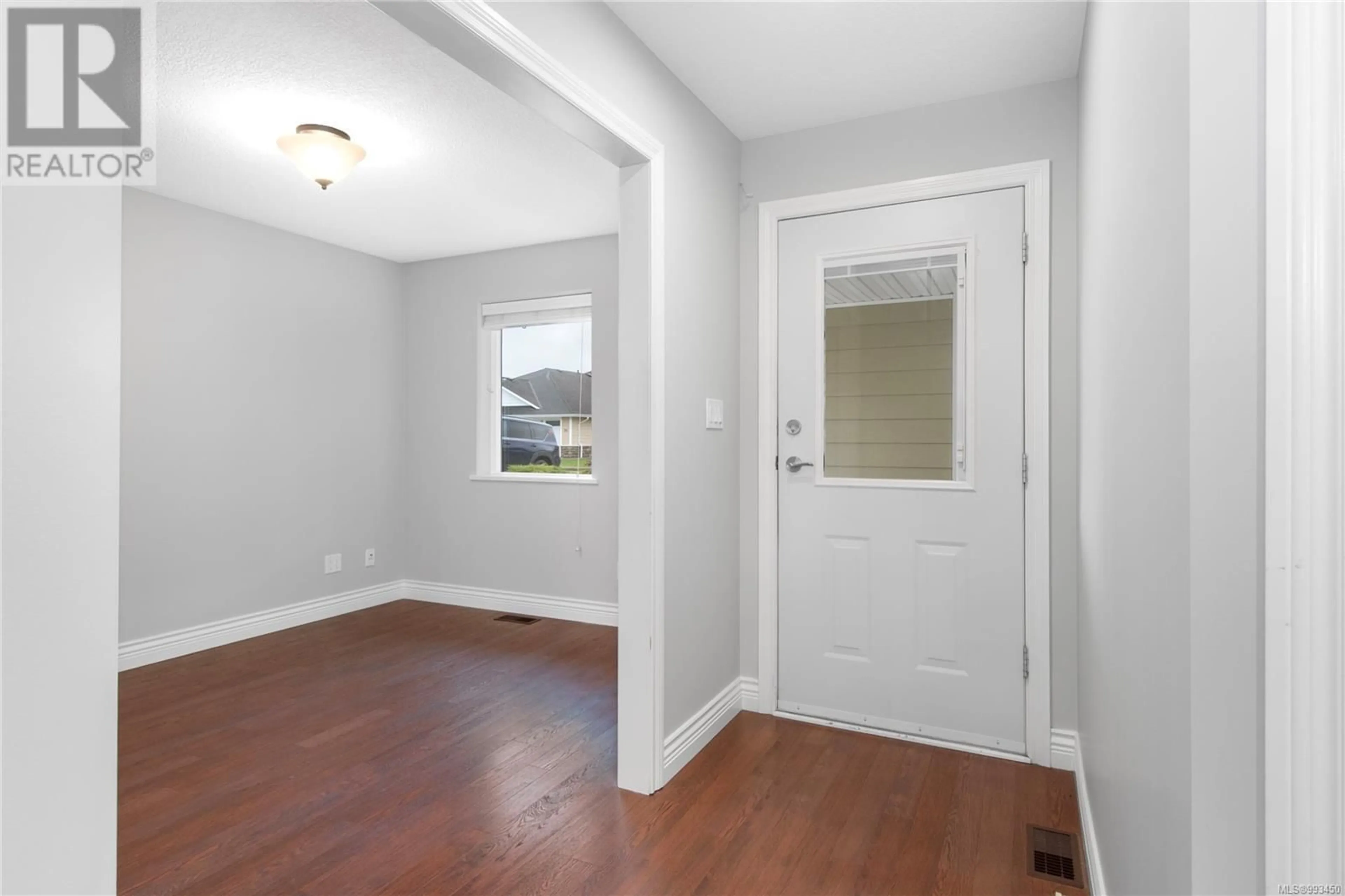 Indoor entryway for 66 - 2006 SIERRA DRIVE, Campbell River British Columbia V9H1V6