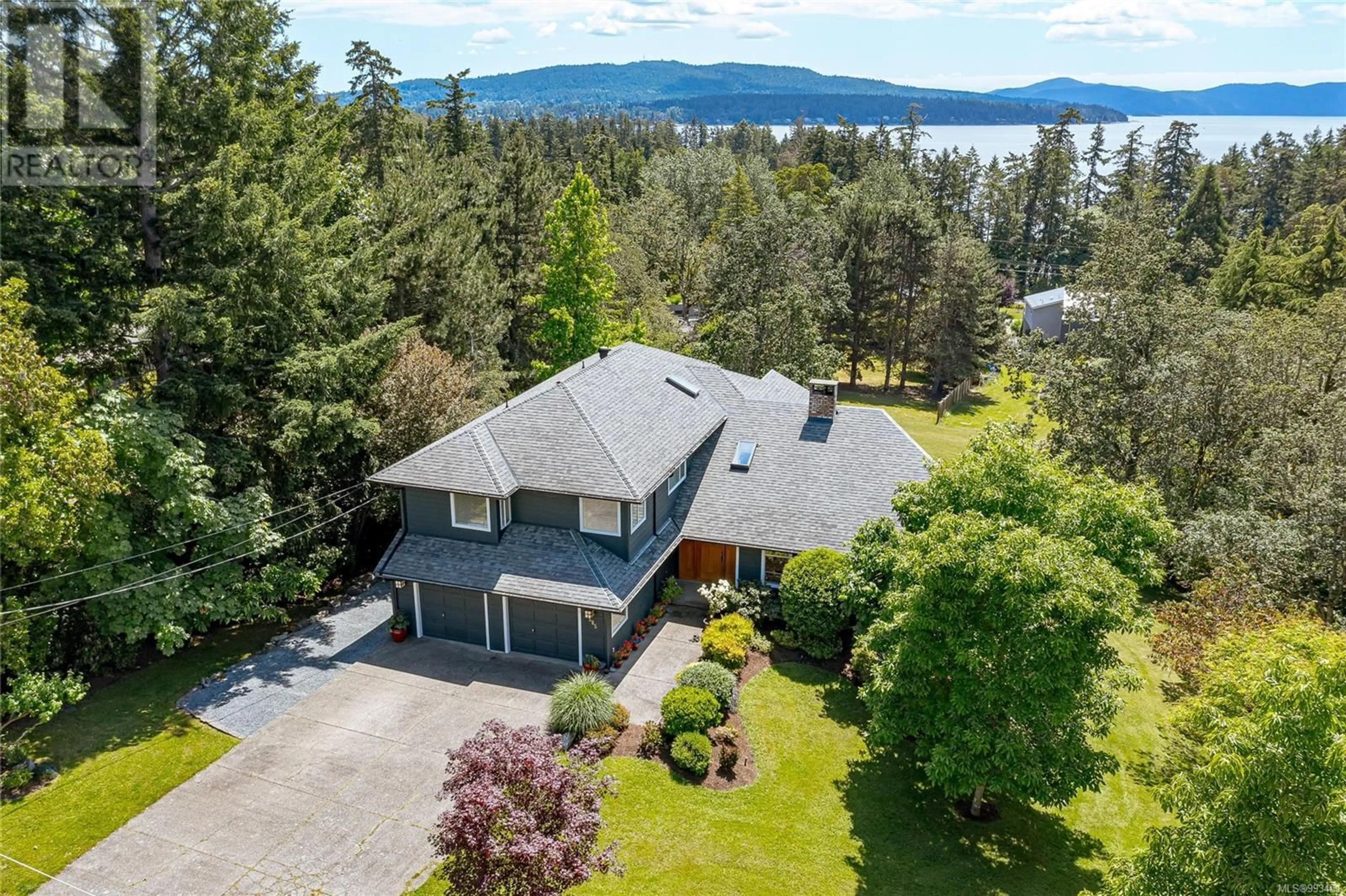 A pic from outside/outdoor area/front of a property/back of a property/a pic from drone, water/lake/river/ocean view for 585 NORRIS ROAD, North Saanich British Columbia V8L5M8