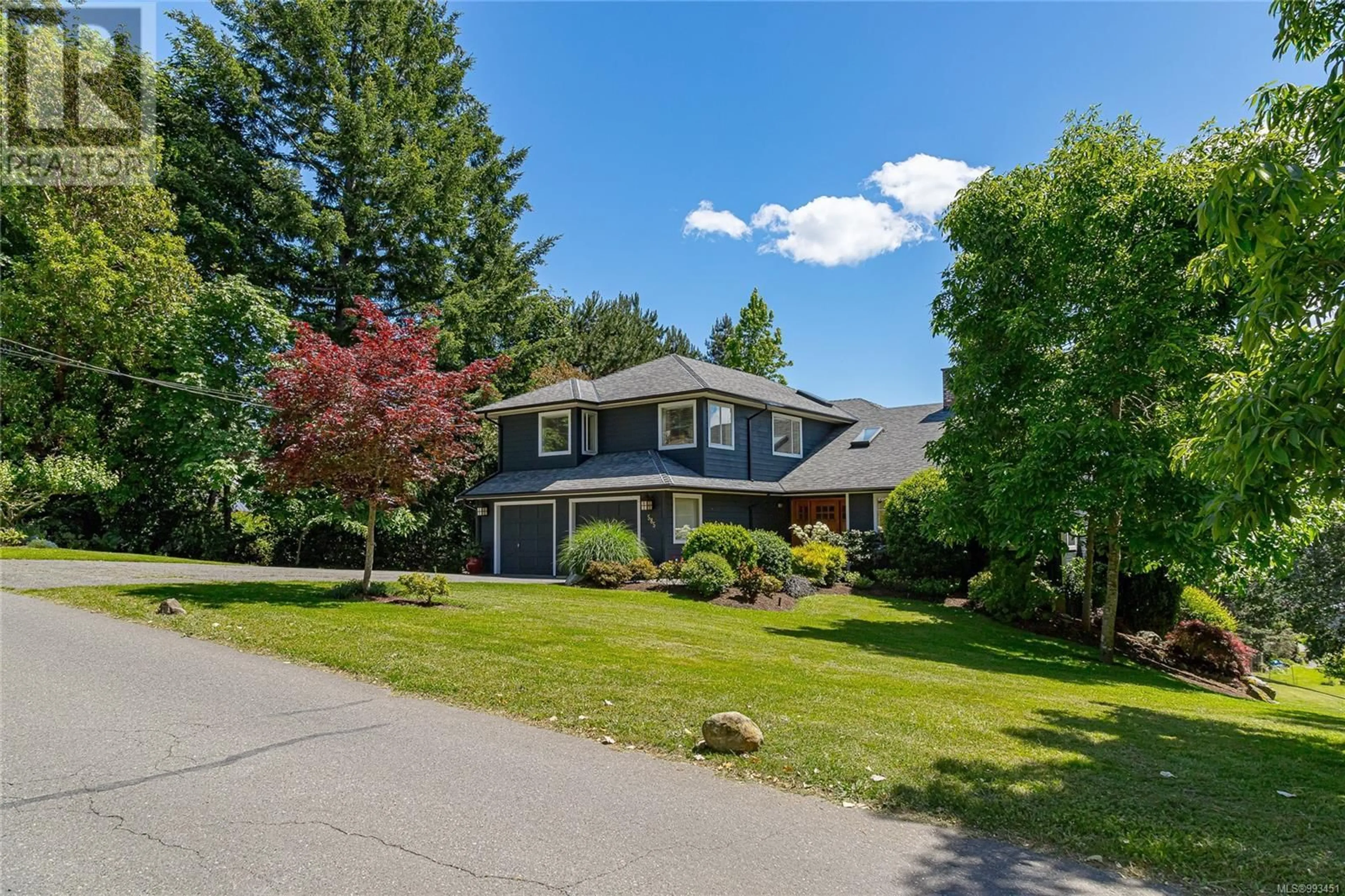 Home with vinyl exterior material, street for 585 NORRIS ROAD, North Saanich British Columbia V8L5M8