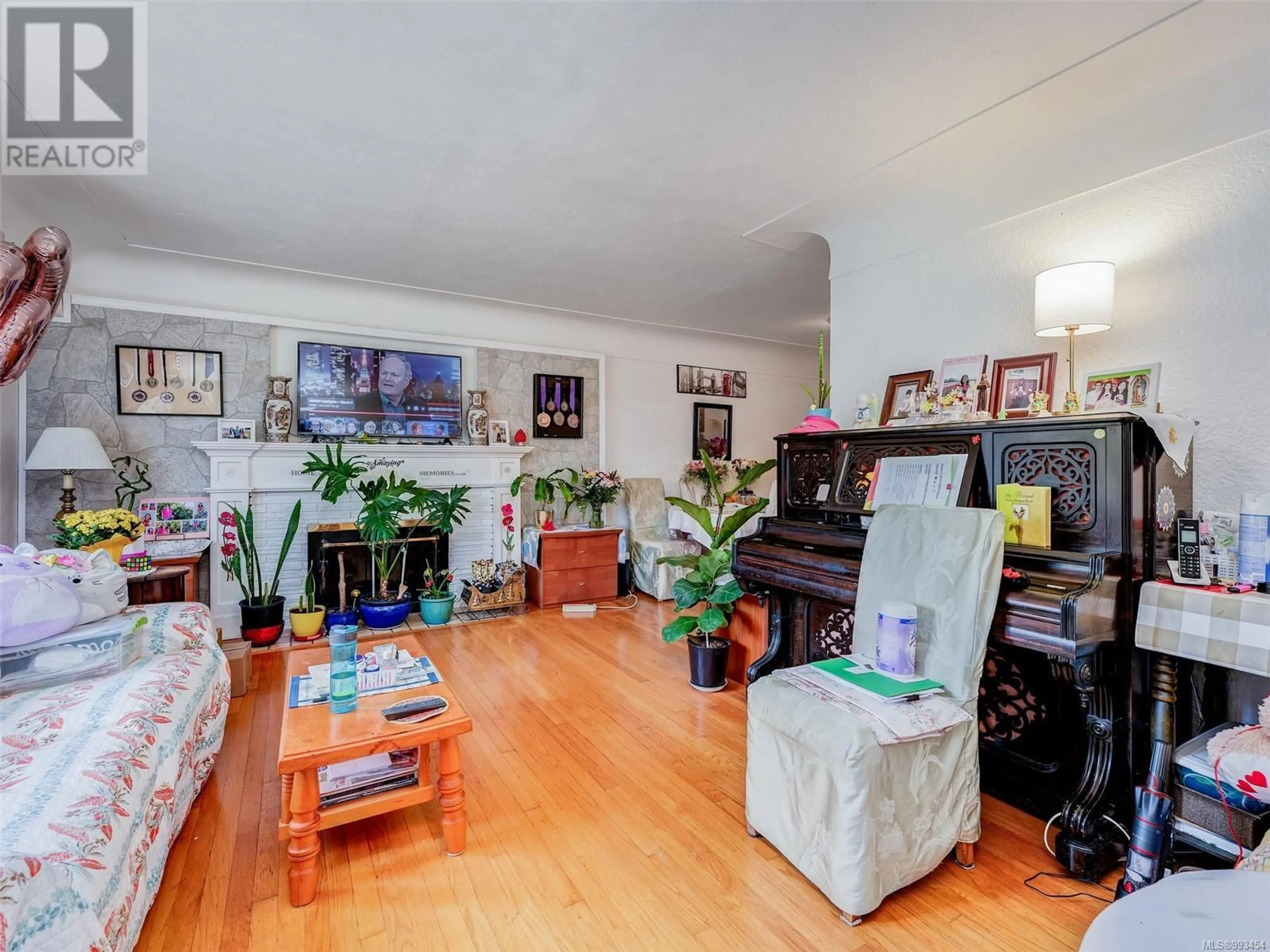 A pic of a room for 887 LAMPSON STREET, Esquimalt British Columbia V9A6B6