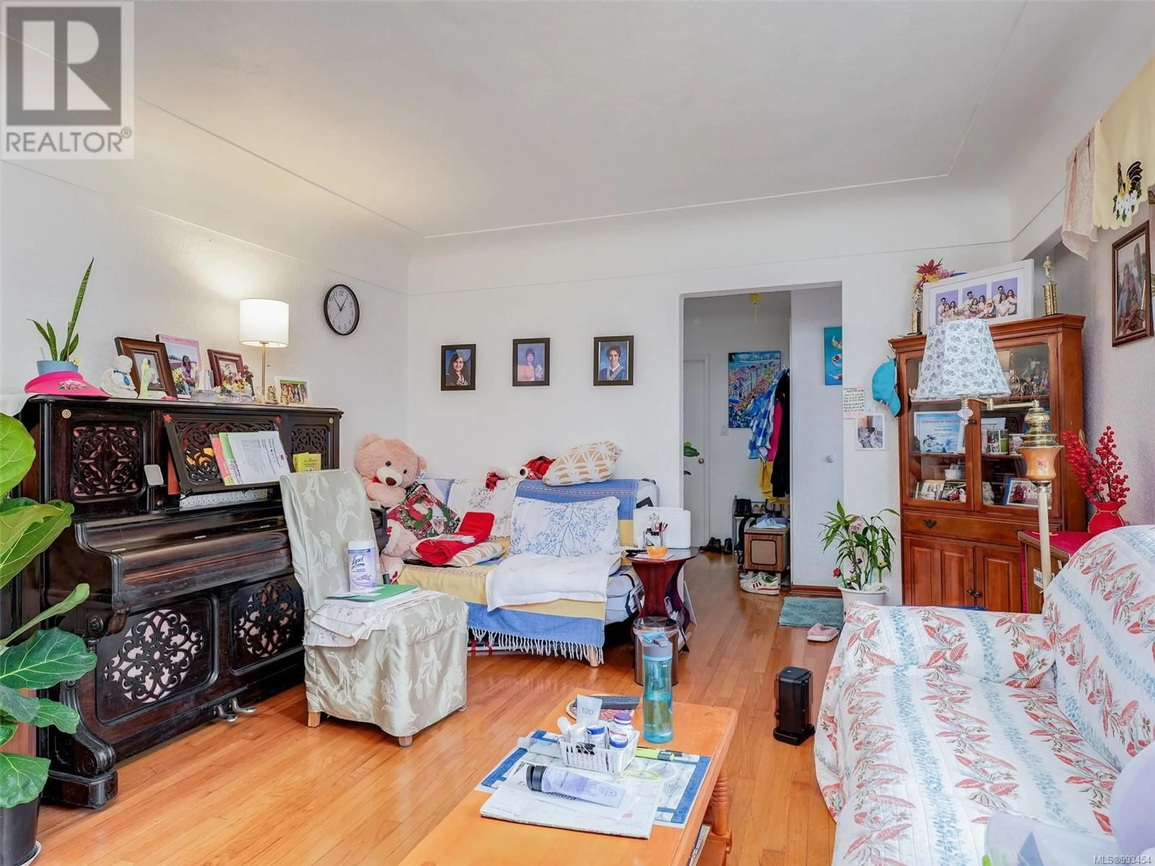 Living room with furniture, unknown for 887 LAMPSON STREET, Esquimalt British Columbia V9A6B6