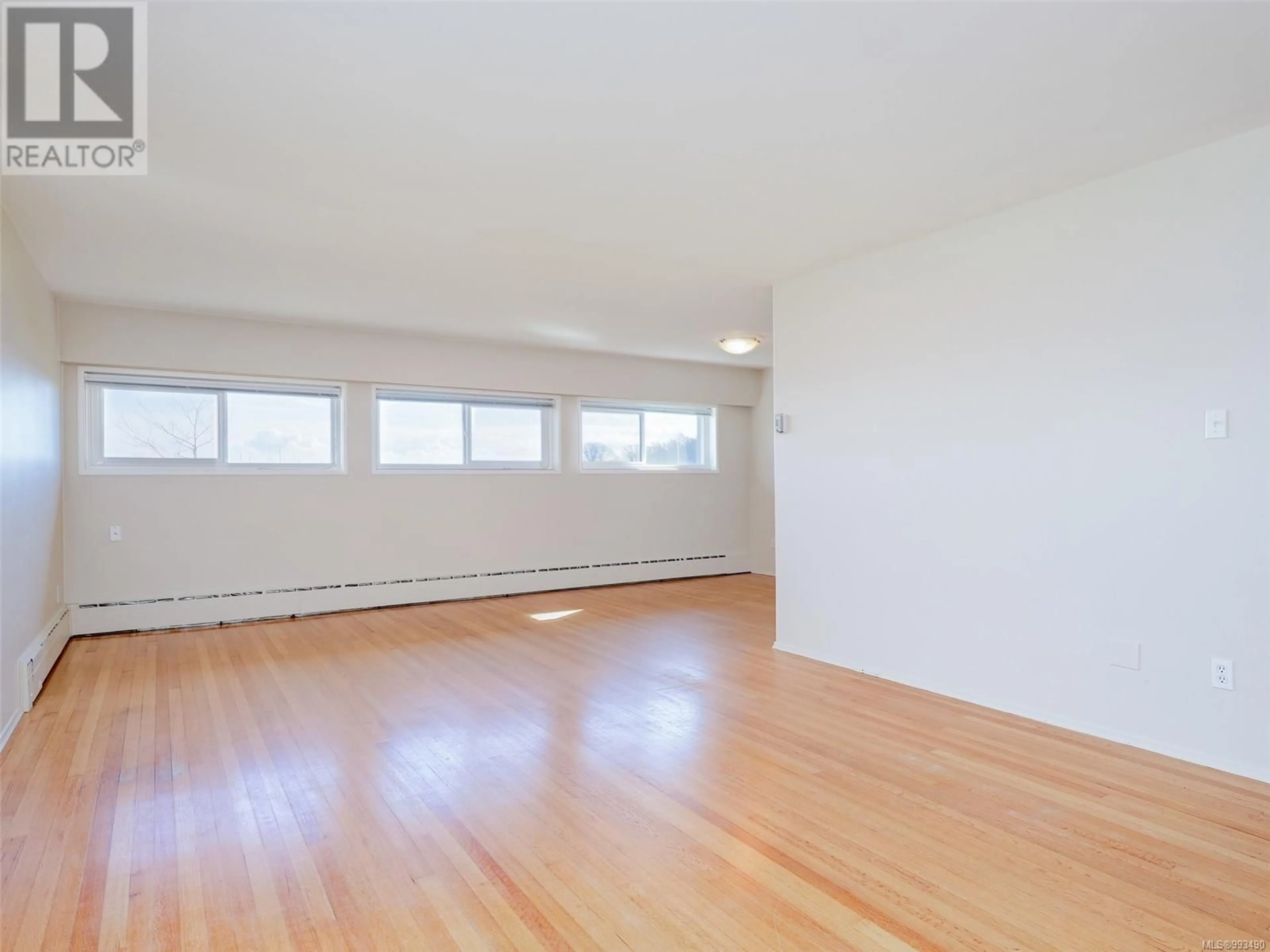 A pic of a room for 1 - 1476 BEACH DRIVE, Oak Bay British Columbia V8S2N8