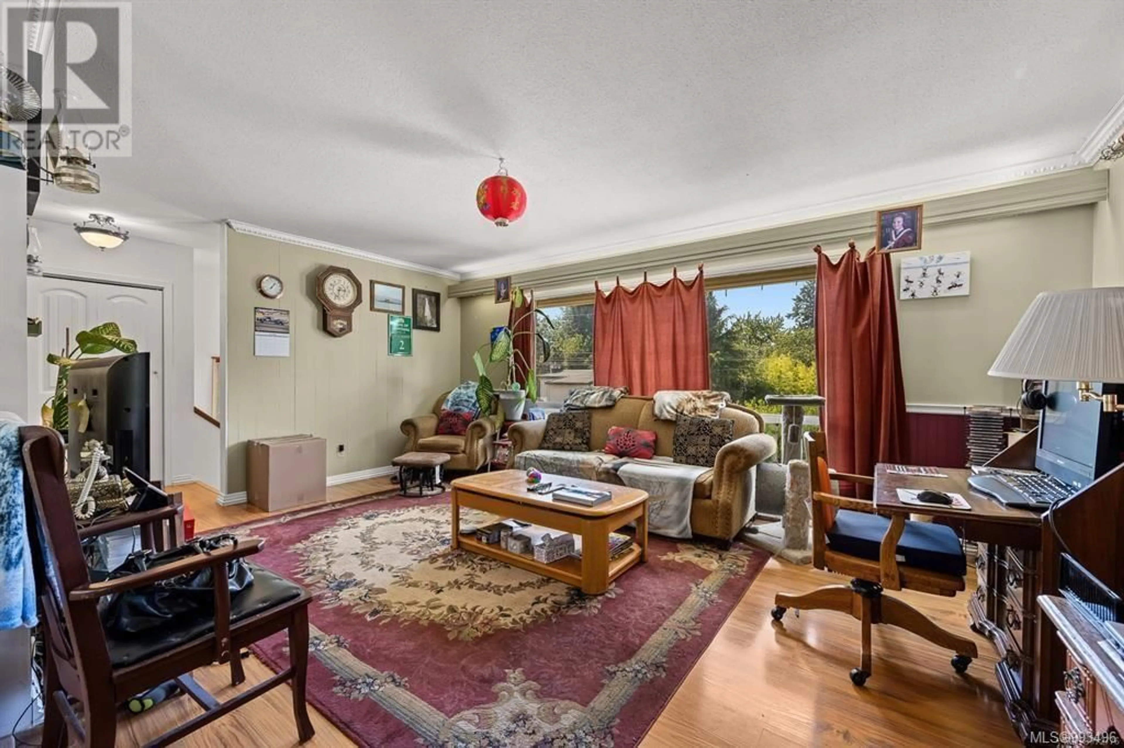 Living room with furniture, unknown for 4732 OAKRIDGE DRIVE, Courtenay British Columbia V9N6A8