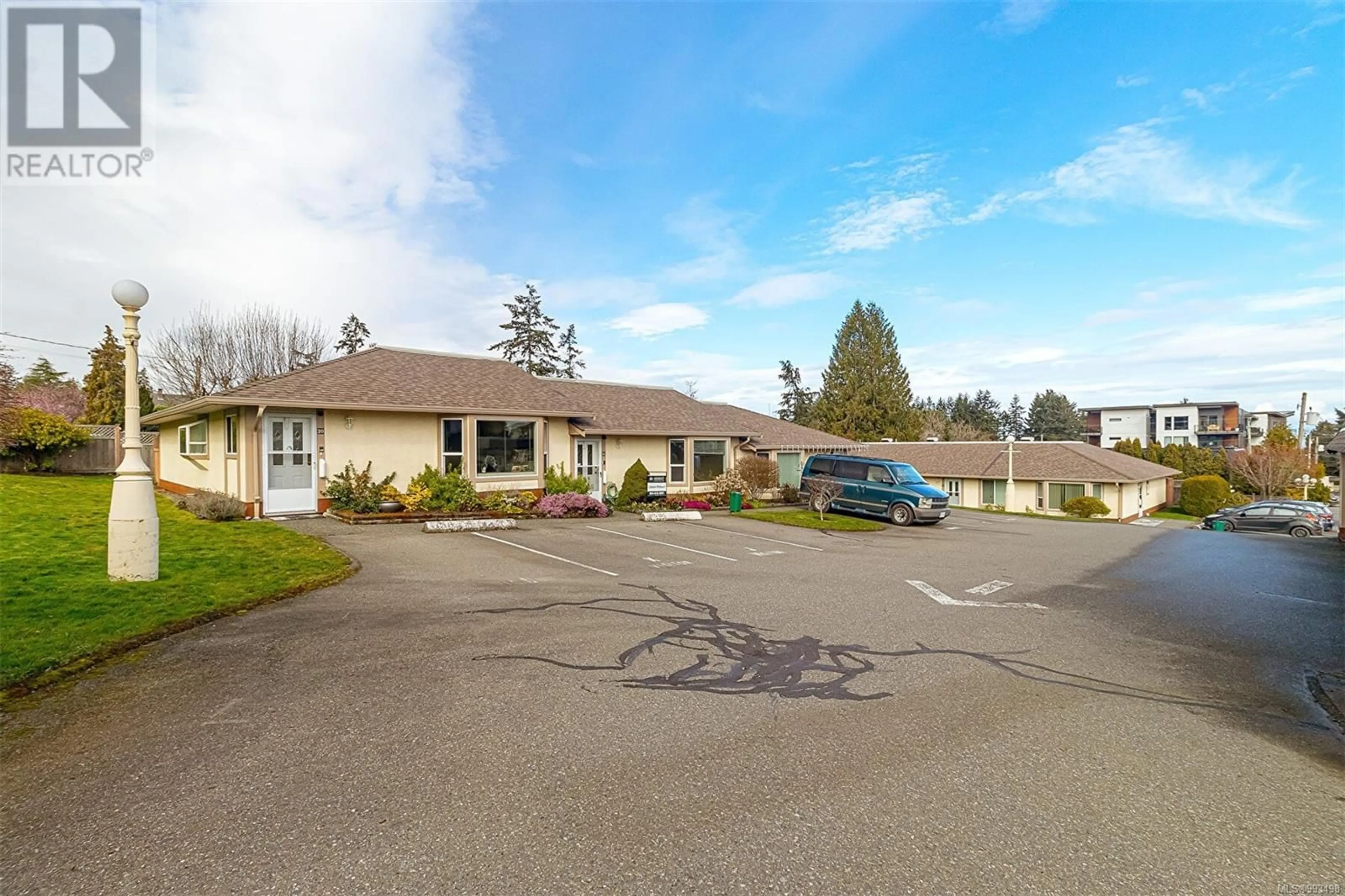 A pic from outside/outdoor area/front of a property/back of a property/a pic from drone, unknown for 20 - 100 ABBEY LANE, Parksville British Columbia V9P1N4