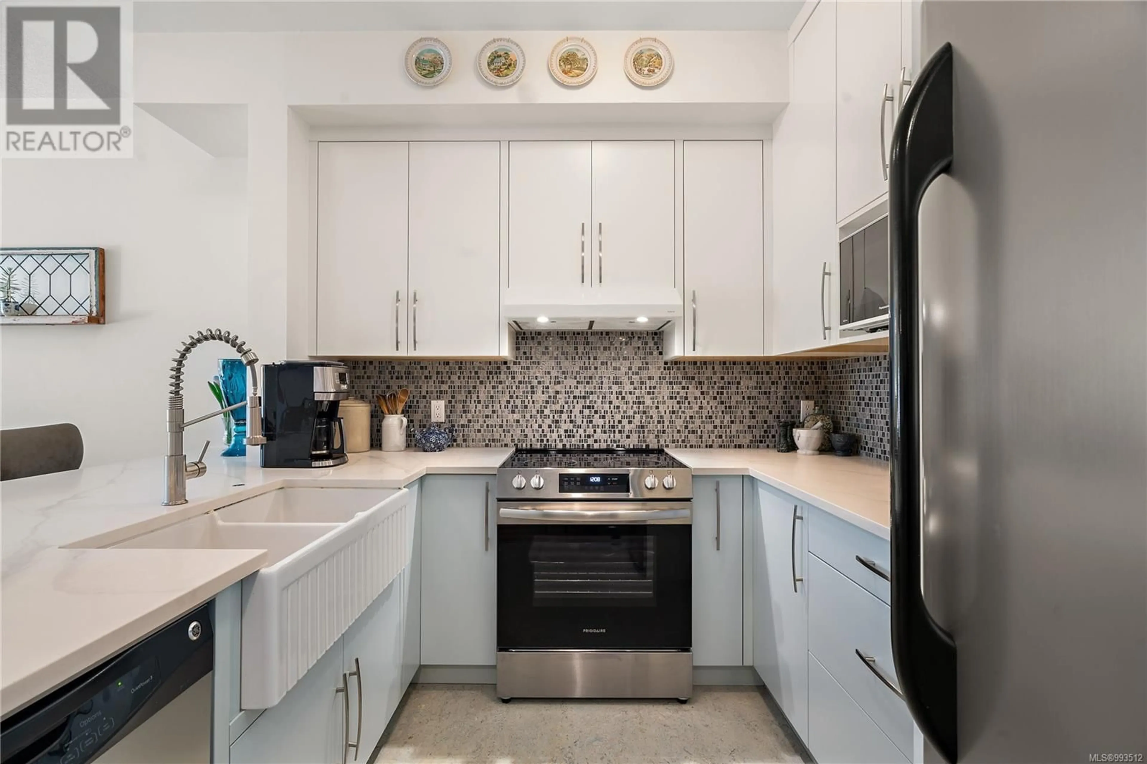 Standard kitchen, ceramic/tile floor for 16 - 4525 WILKINSON ROAD, Saanich British Columbia V8Z5C3
