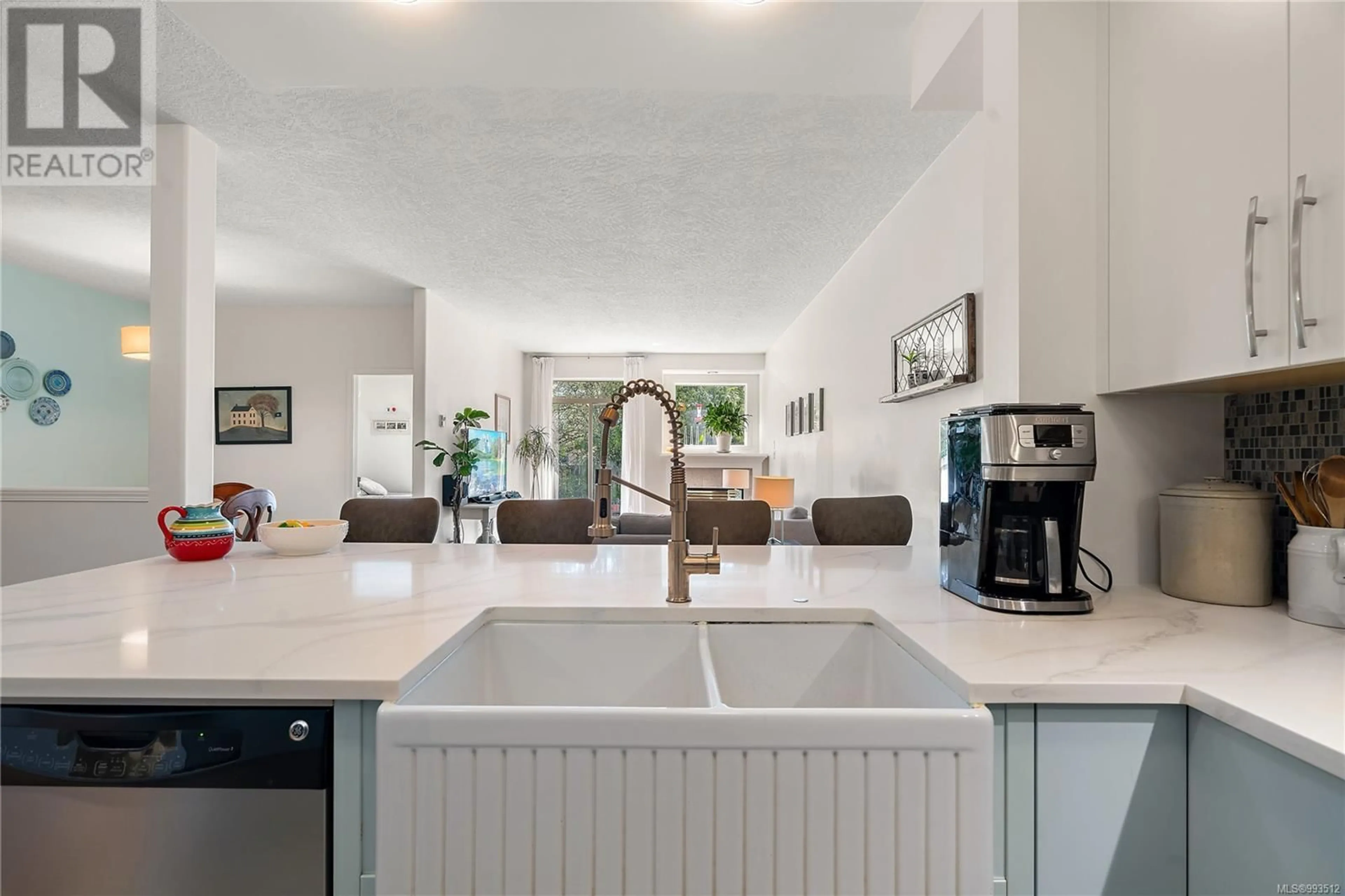 Open concept kitchen, ceramic/tile floor for 16 - 4525 WILKINSON ROAD, Saanich British Columbia V8Z5C3