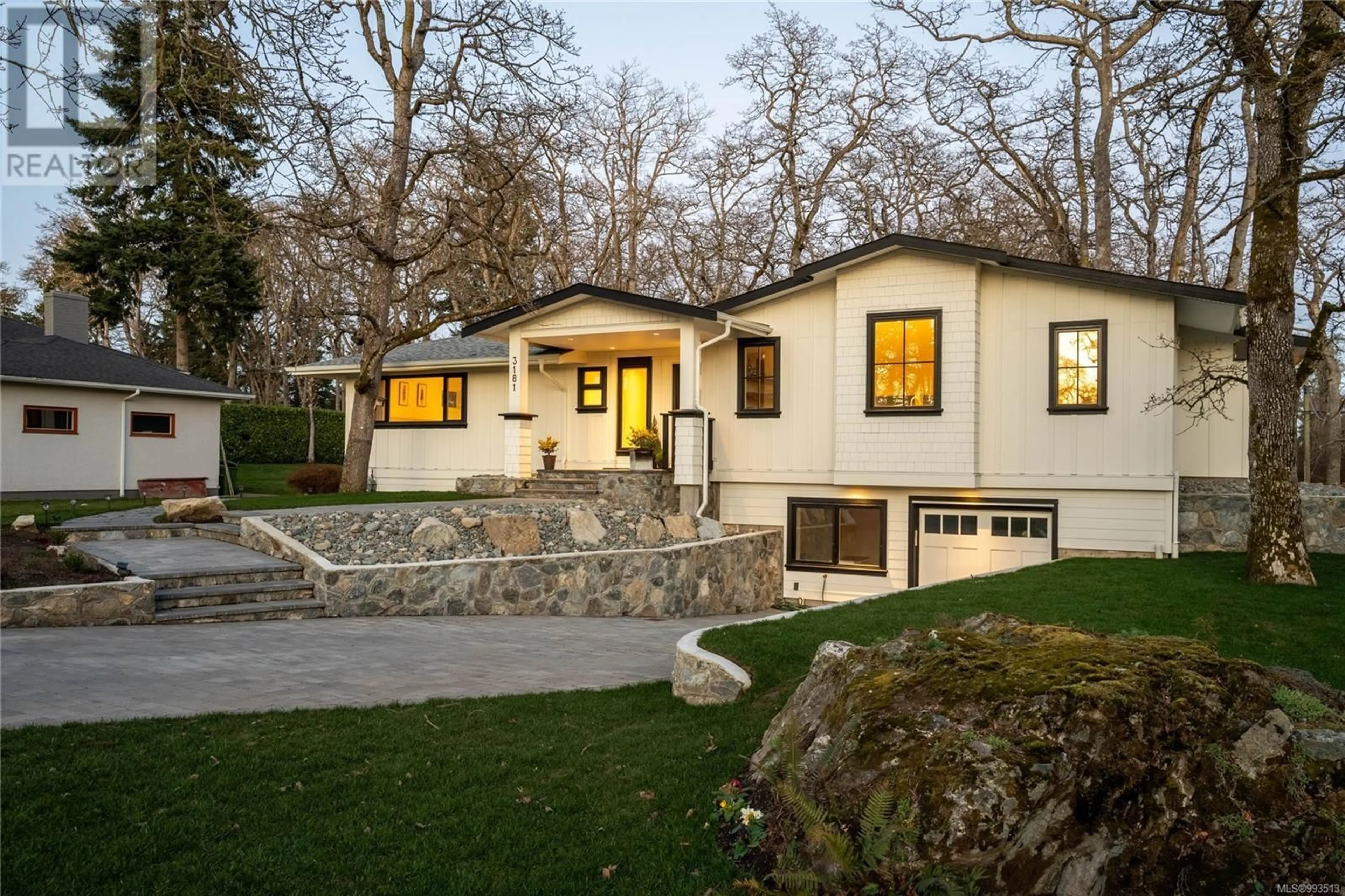 Home with vinyl exterior material, street for 3181 WOODBURN AVENUE, Oak Bay British Columbia V8P5B8