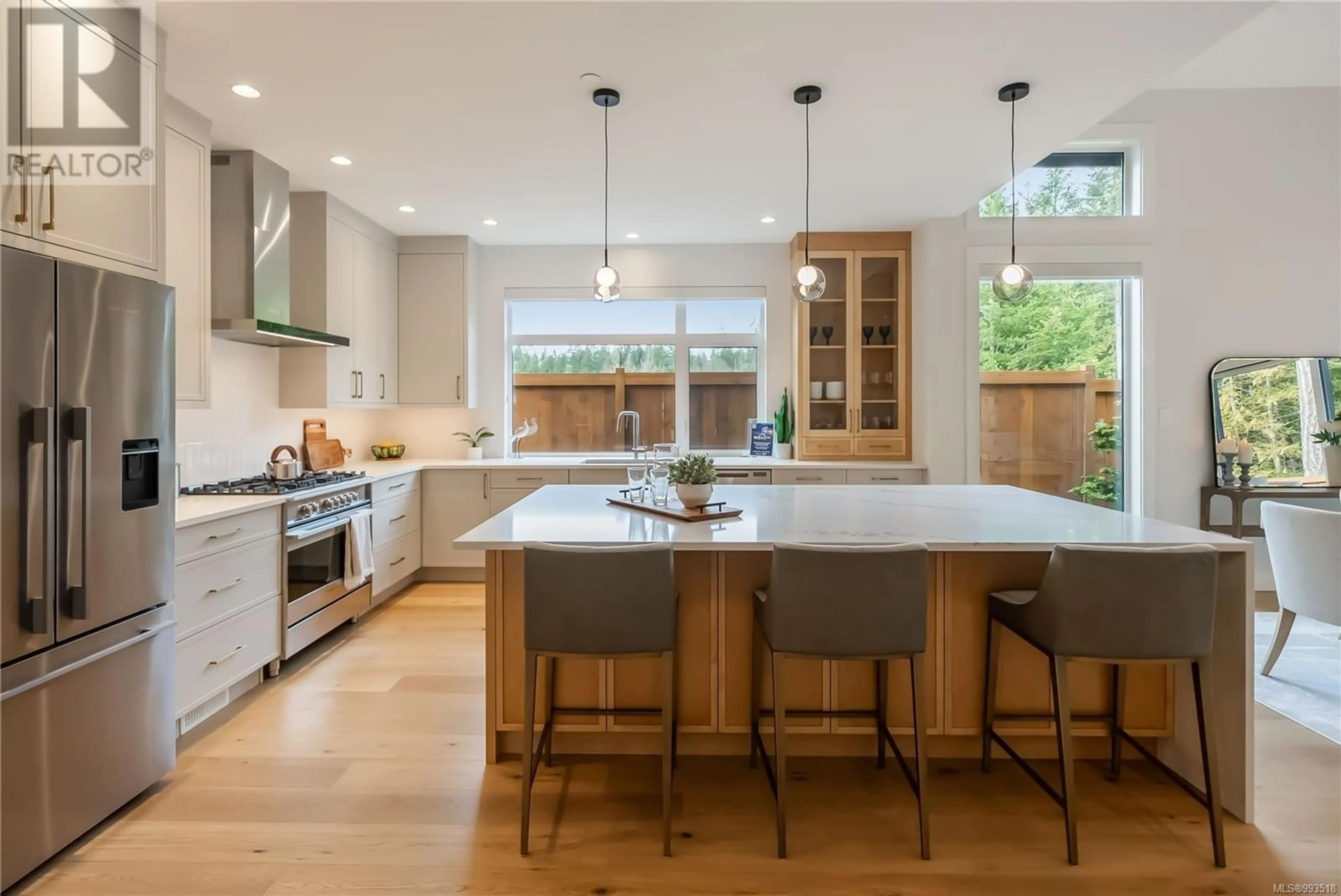 Contemporary kitchen, unknown for 536 BALATA BAY DRIVE, Qualicum Beach British Columbia V9K1M5