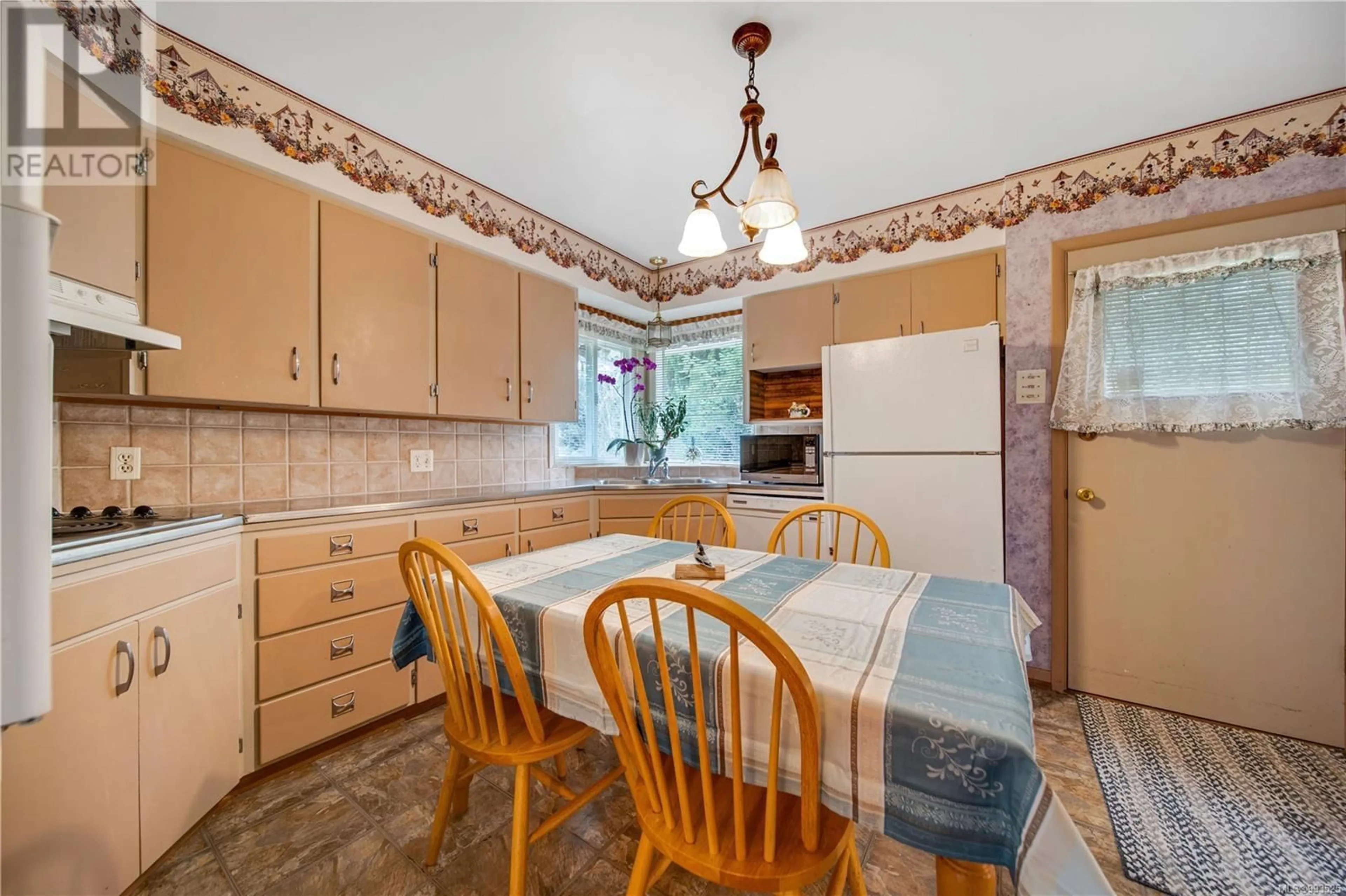 Standard kitchen, ceramic/tile floor for 431 HALL ROAD, Qualicum Beach British Columbia V9K1B4