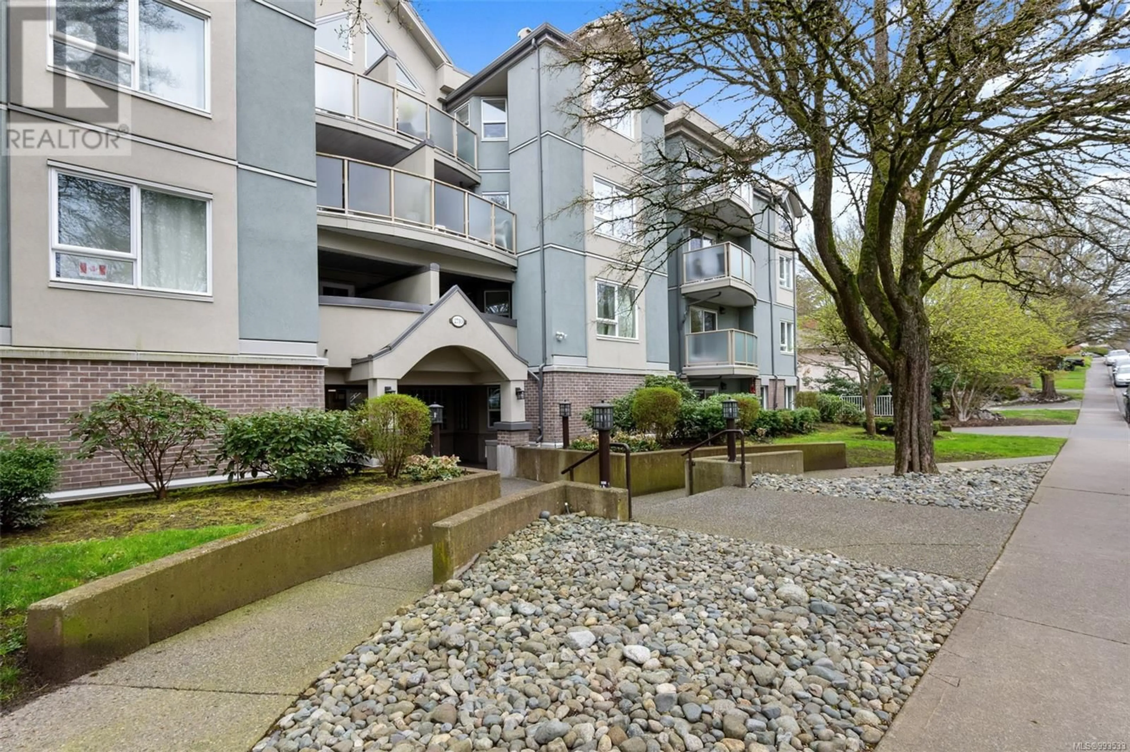 Patio, street for 205 - 2710 GROSVENOR ROAD, Victoria British Columbia V8T3M9
