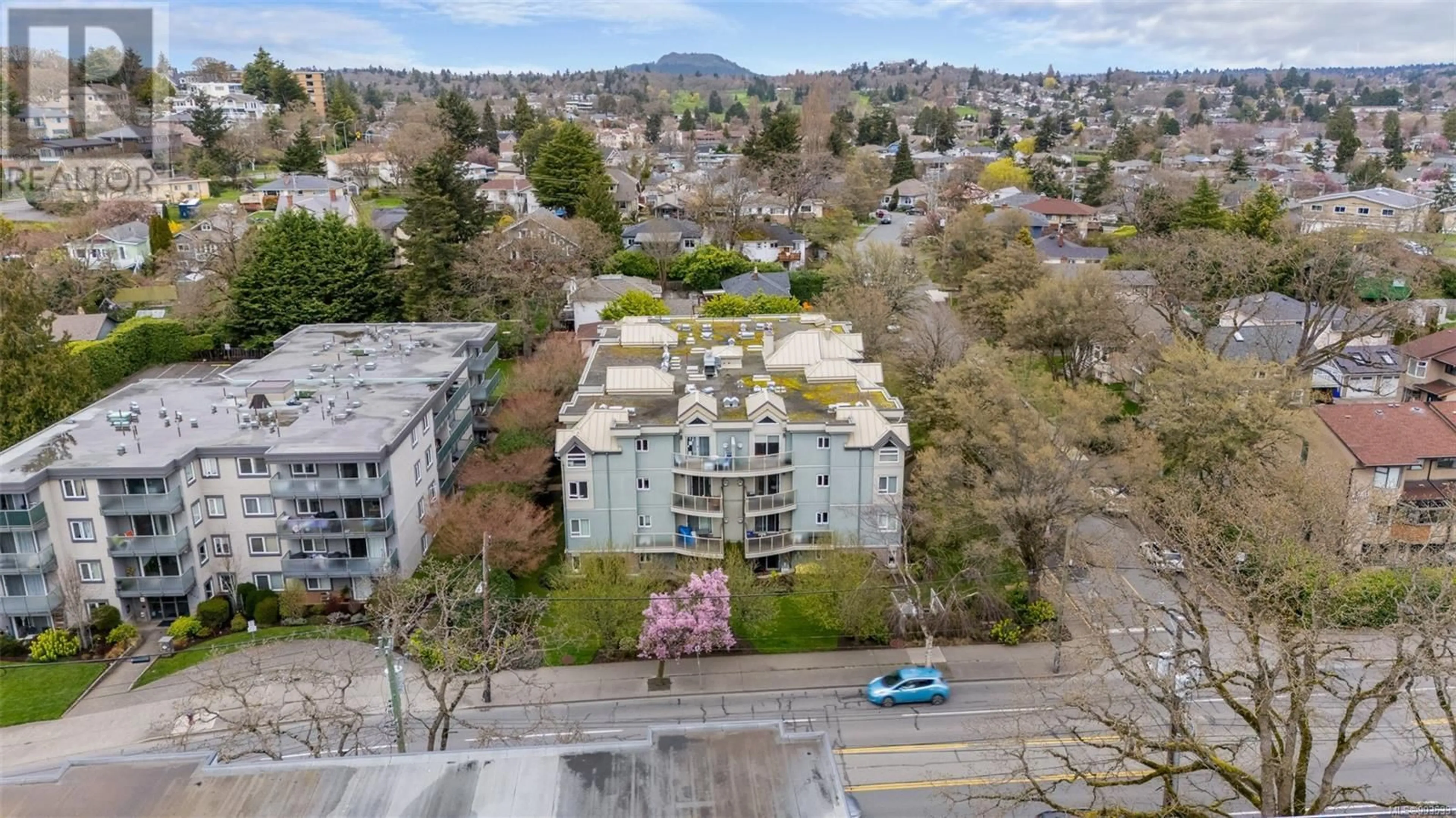A pic from outside/outdoor area/front of a property/back of a property/a pic from drone, city buildings view from balcony for 205 - 2710 GROSVENOR ROAD, Victoria British Columbia V8T3M9