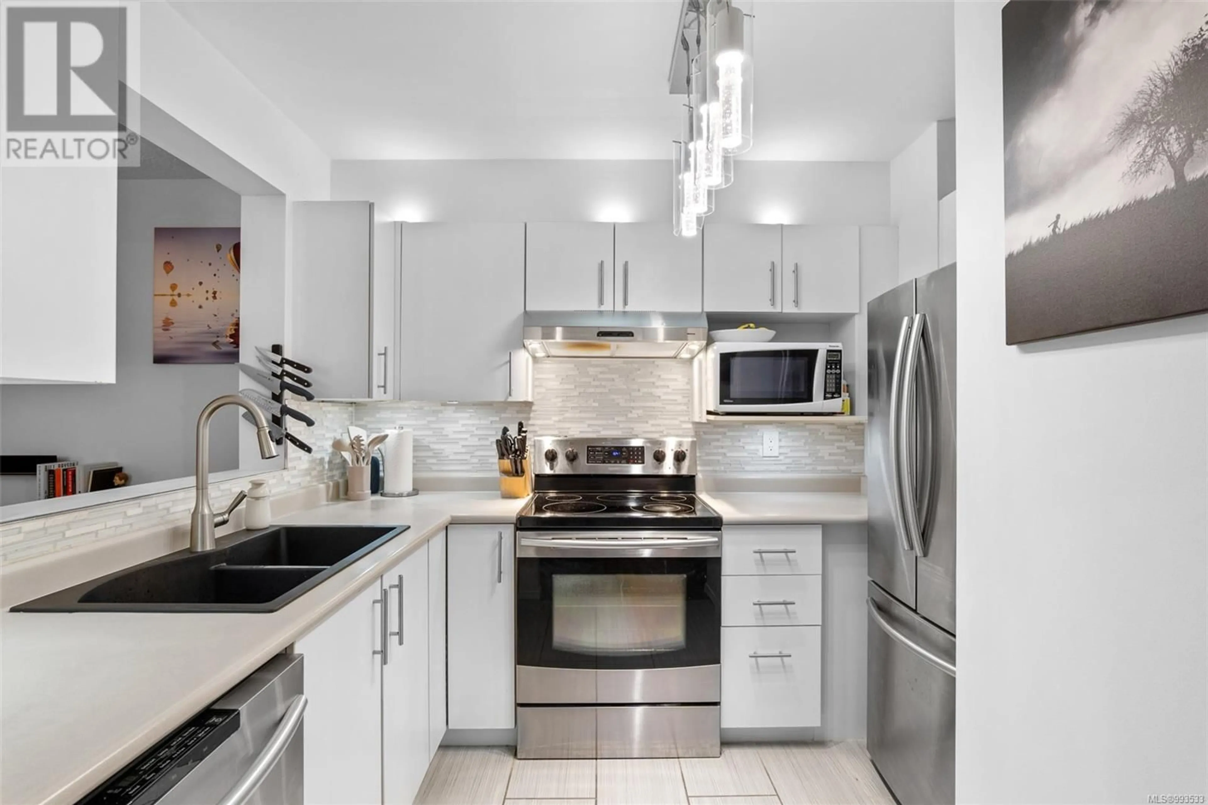 Unknown for 205 - 2710 GROSVENOR ROAD, Victoria British Columbia V8T3M9