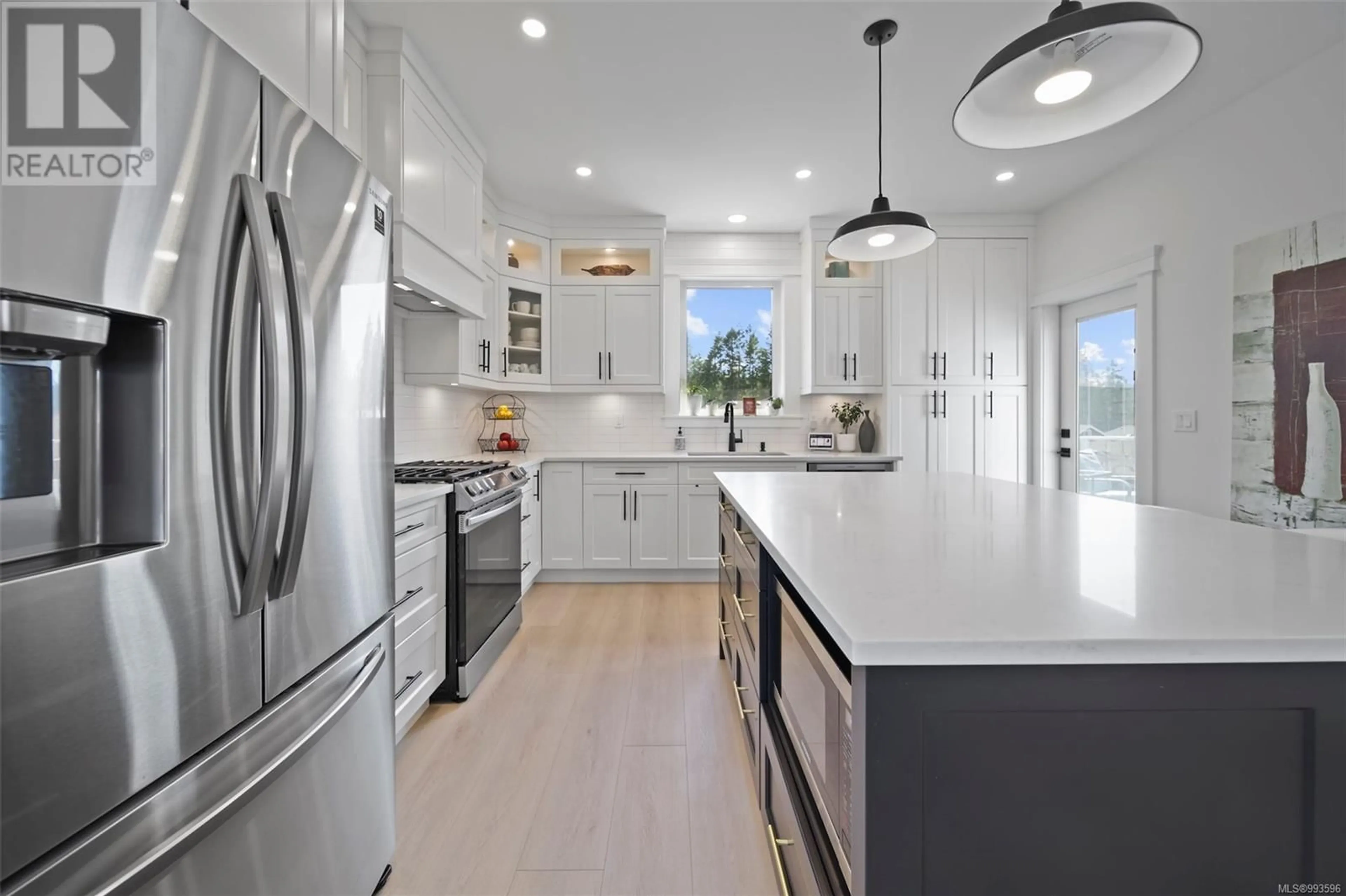 Contemporary kitchen, unknown for 3204 FERNWOOD LANE, Port Alberni British Columbia V9Y0C5