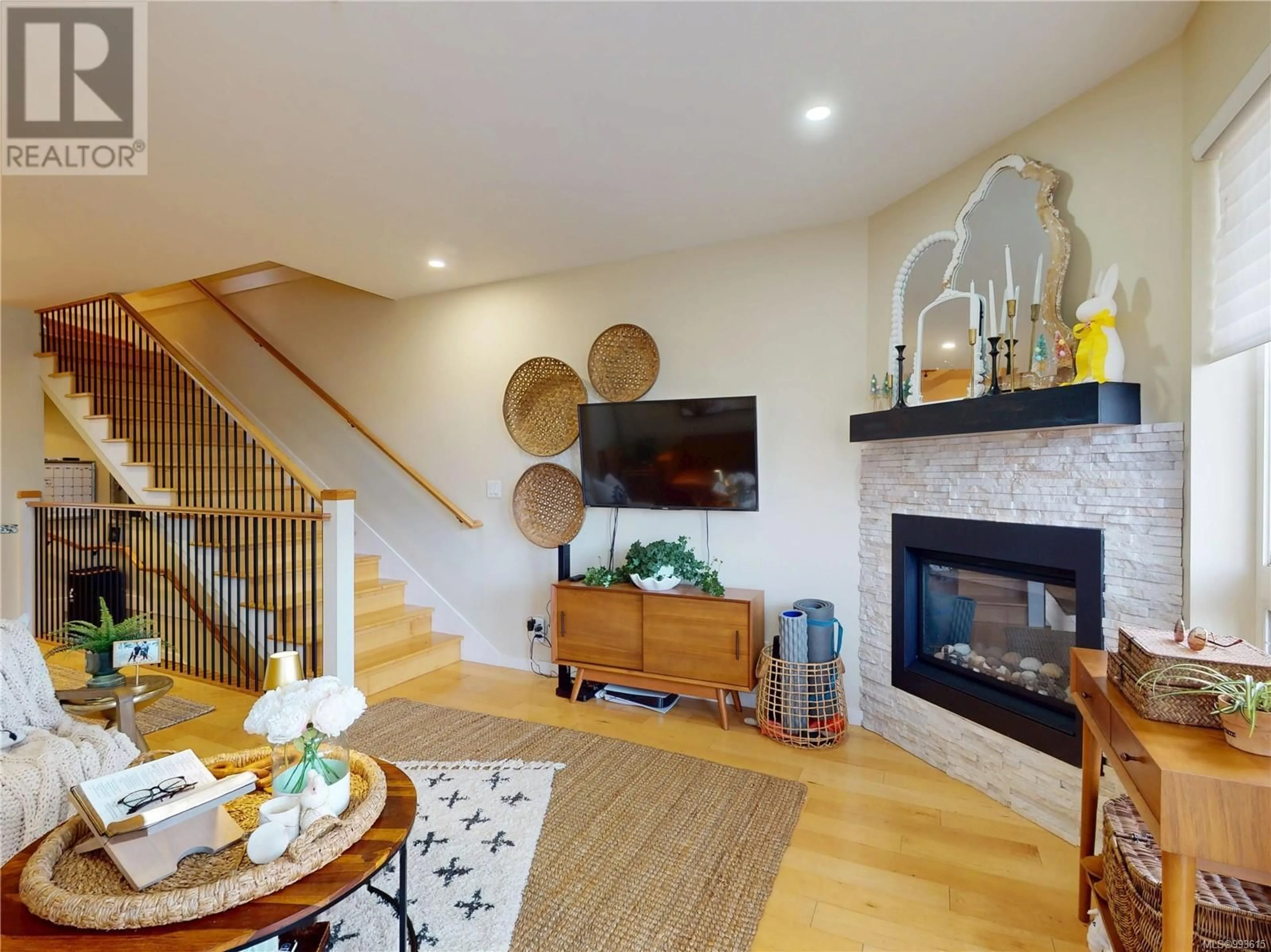 Living room with furniture, unknown for 6585 LINCROFT ROAD, Sooke British Columbia V9Z1M2