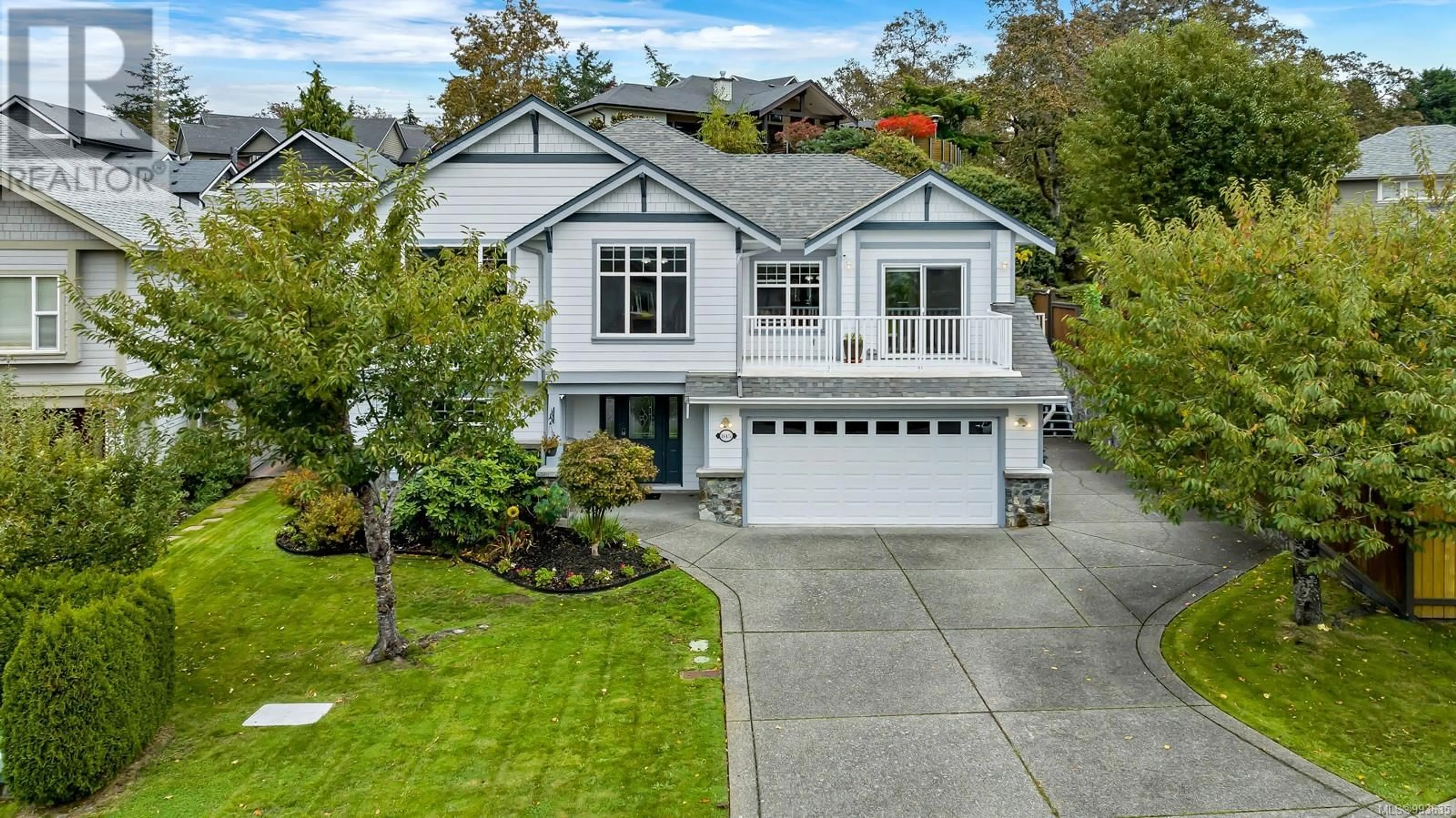 A pic from outside/outdoor area/front of a property/back of a property/a pic from drone, street for 845 ROGERS WAY, Saanich British Columbia V8X5L1