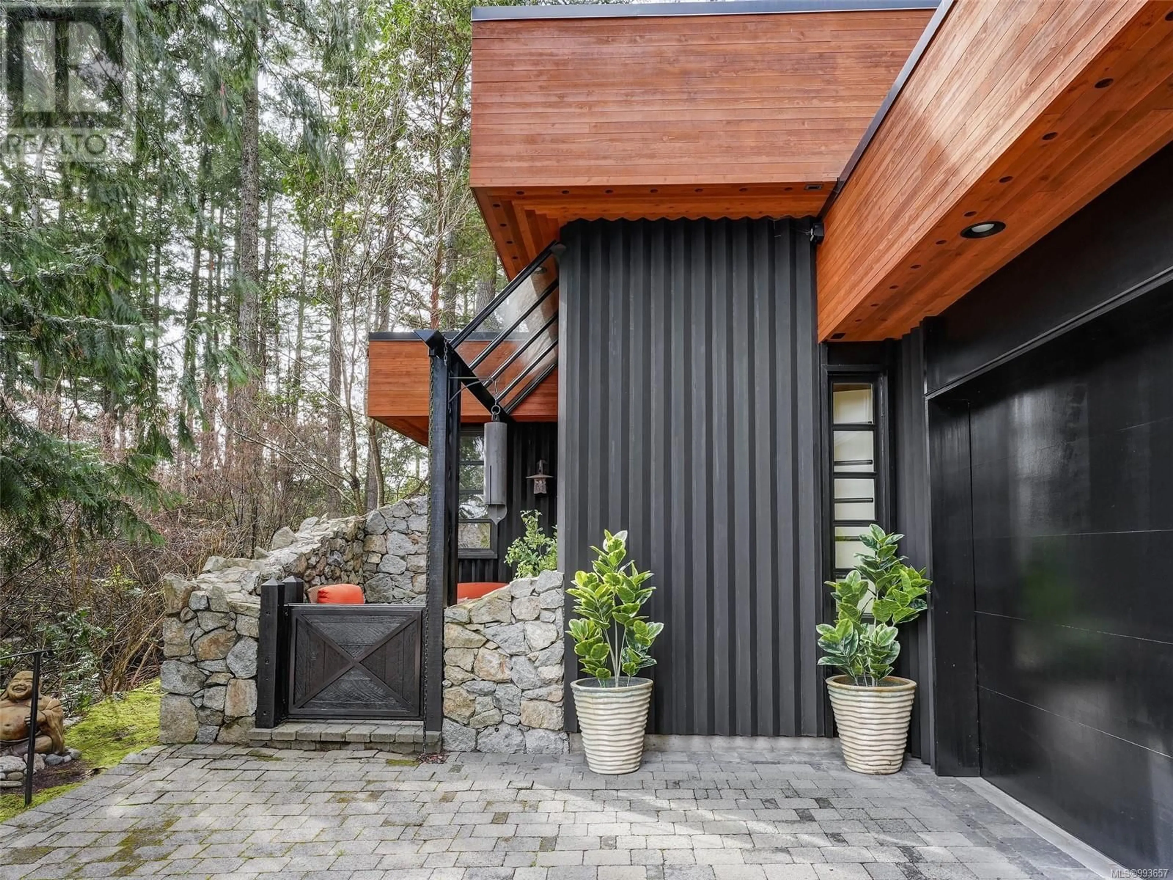 Indoor entryway for 5294 DEERPATH ROAD, Saanich British Columbia V8Y3H6