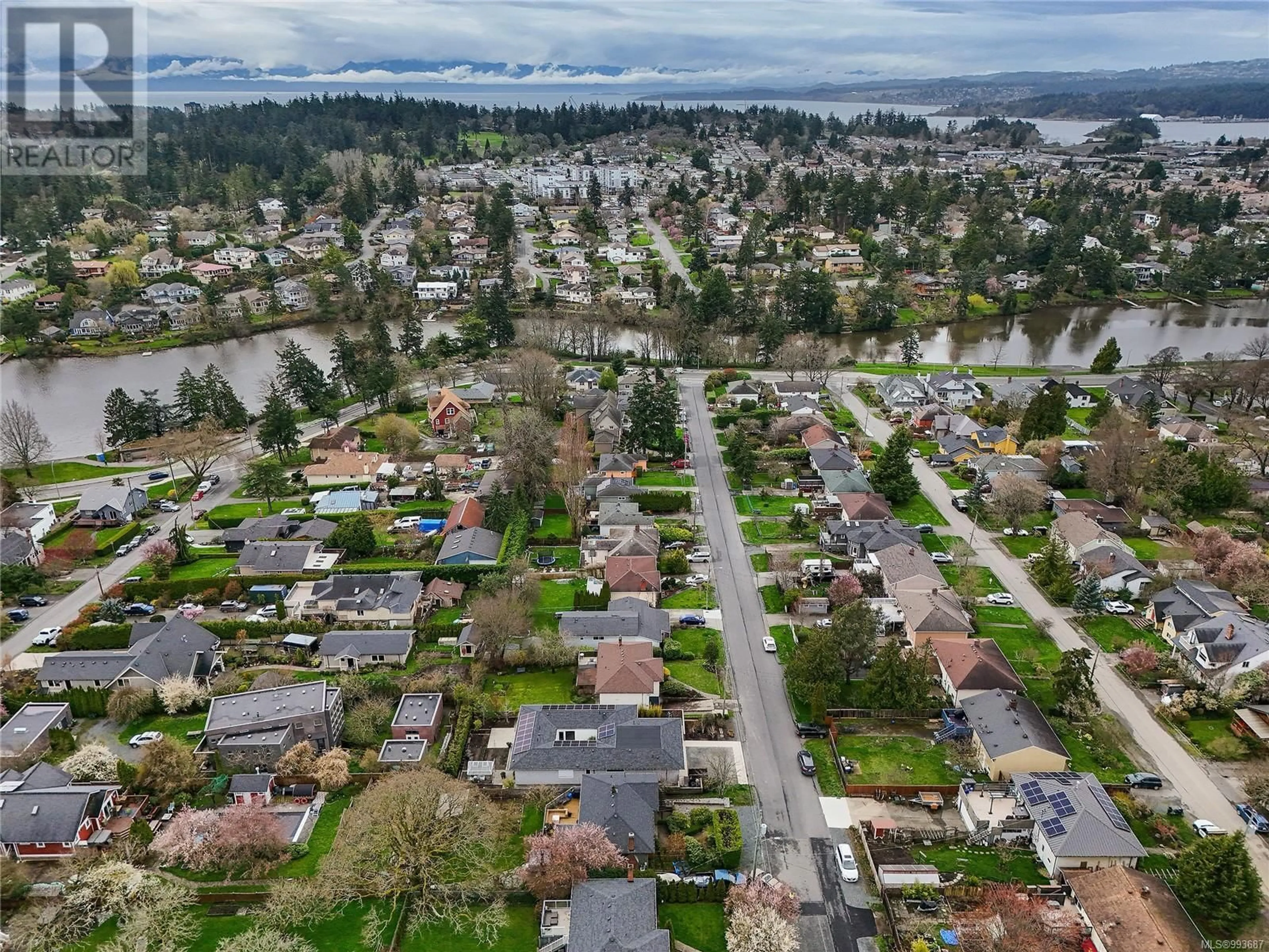 A pic from outside/outdoor area/front of a property/back of a property/a pic from drone, street for 2819 ADELAIDE AVENUE, Saanich British Columbia V9A2L3