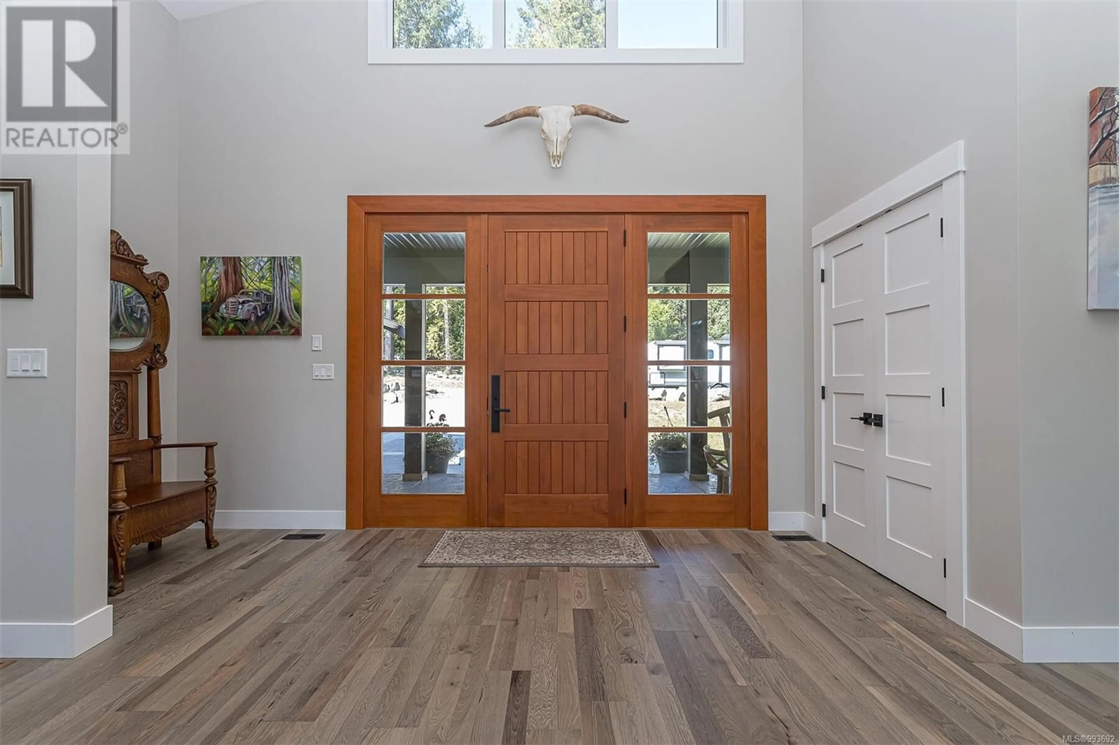 Indoor entryway for 881 BRADLEY DYNE ROAD, North Saanich British Columbia V8L5H1