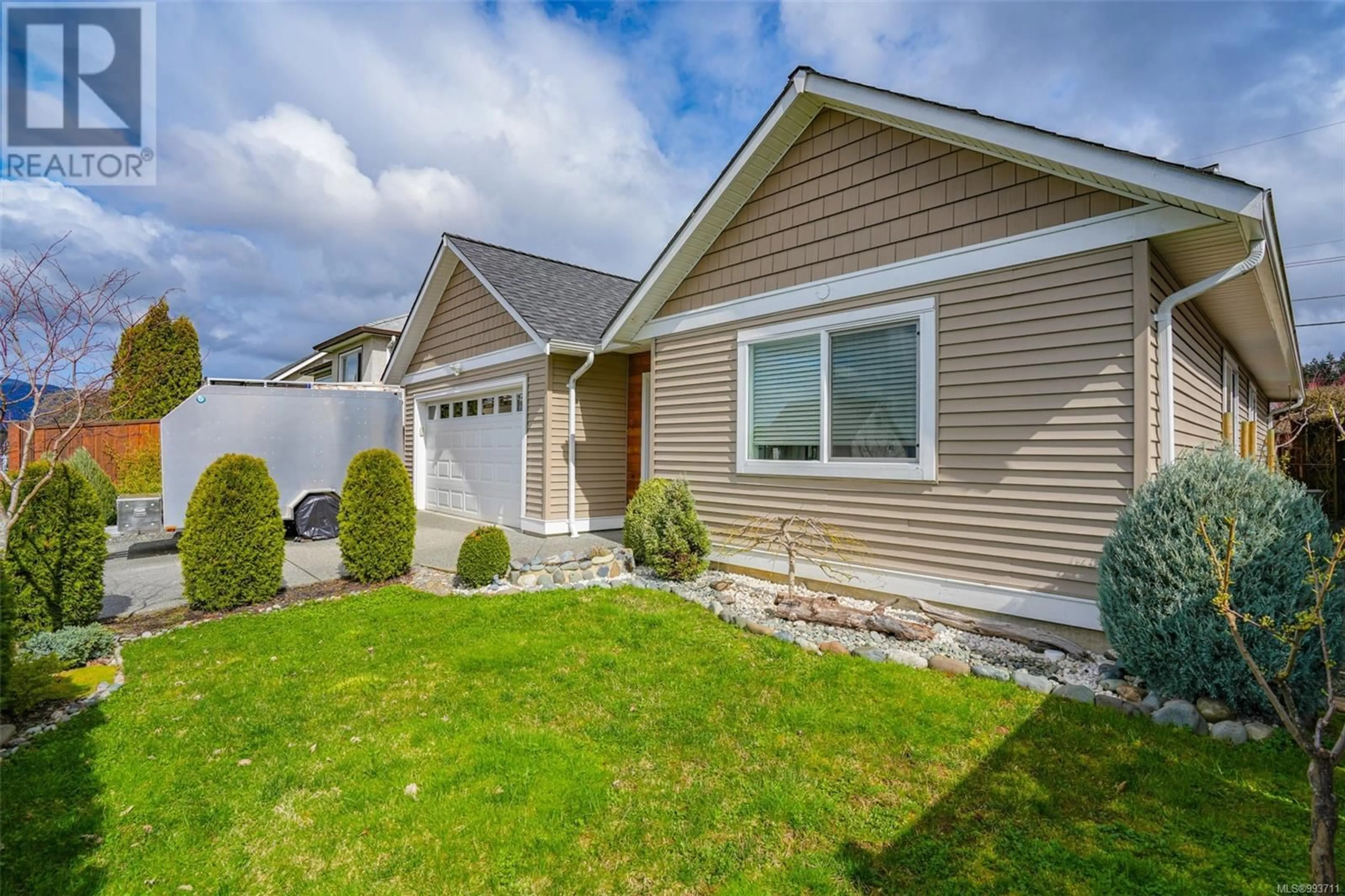 Home with vinyl exterior material, street for 3657 12TH AVENUE, Port Alberni British Columbia V9Y5A3
