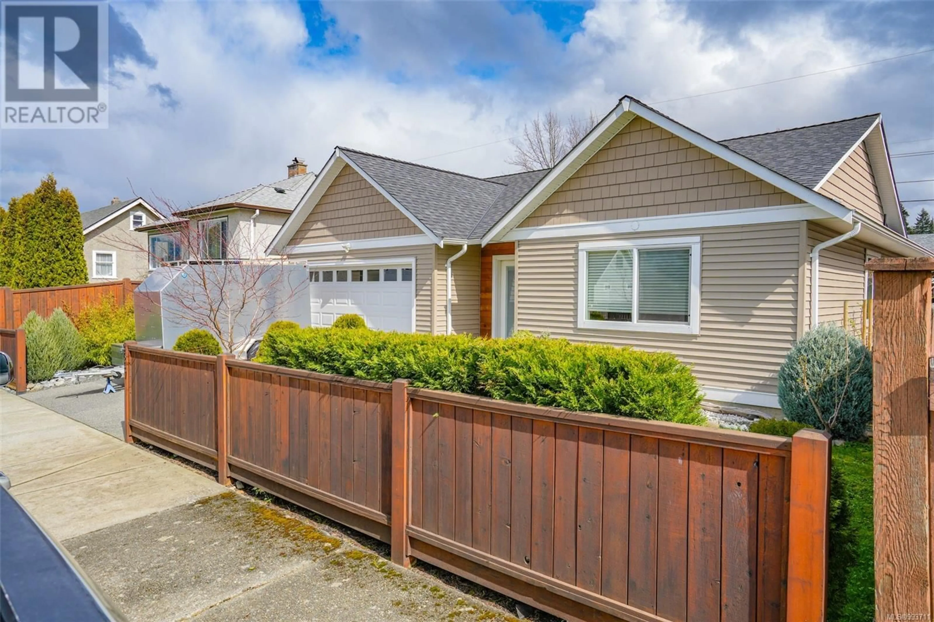 Home with vinyl exterior material, street for 3657 12TH AVENUE, Port Alberni British Columbia V9Y5A3