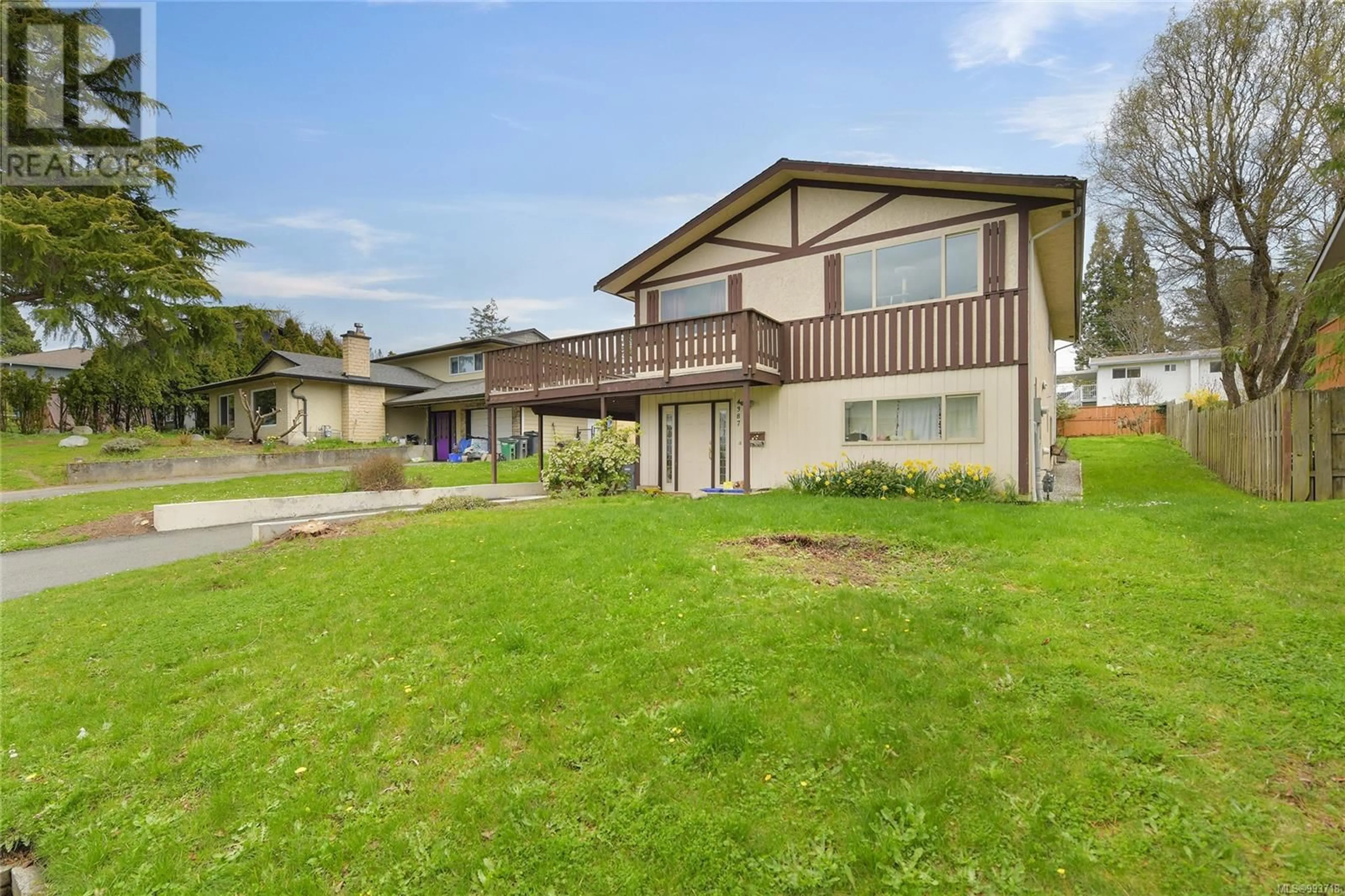 A pic from outside/outdoor area/front of a property/back of a property/a pic from drone, unknown for 4387 TORRINGTON PLACE, Saanich British Columbia V8N4T3