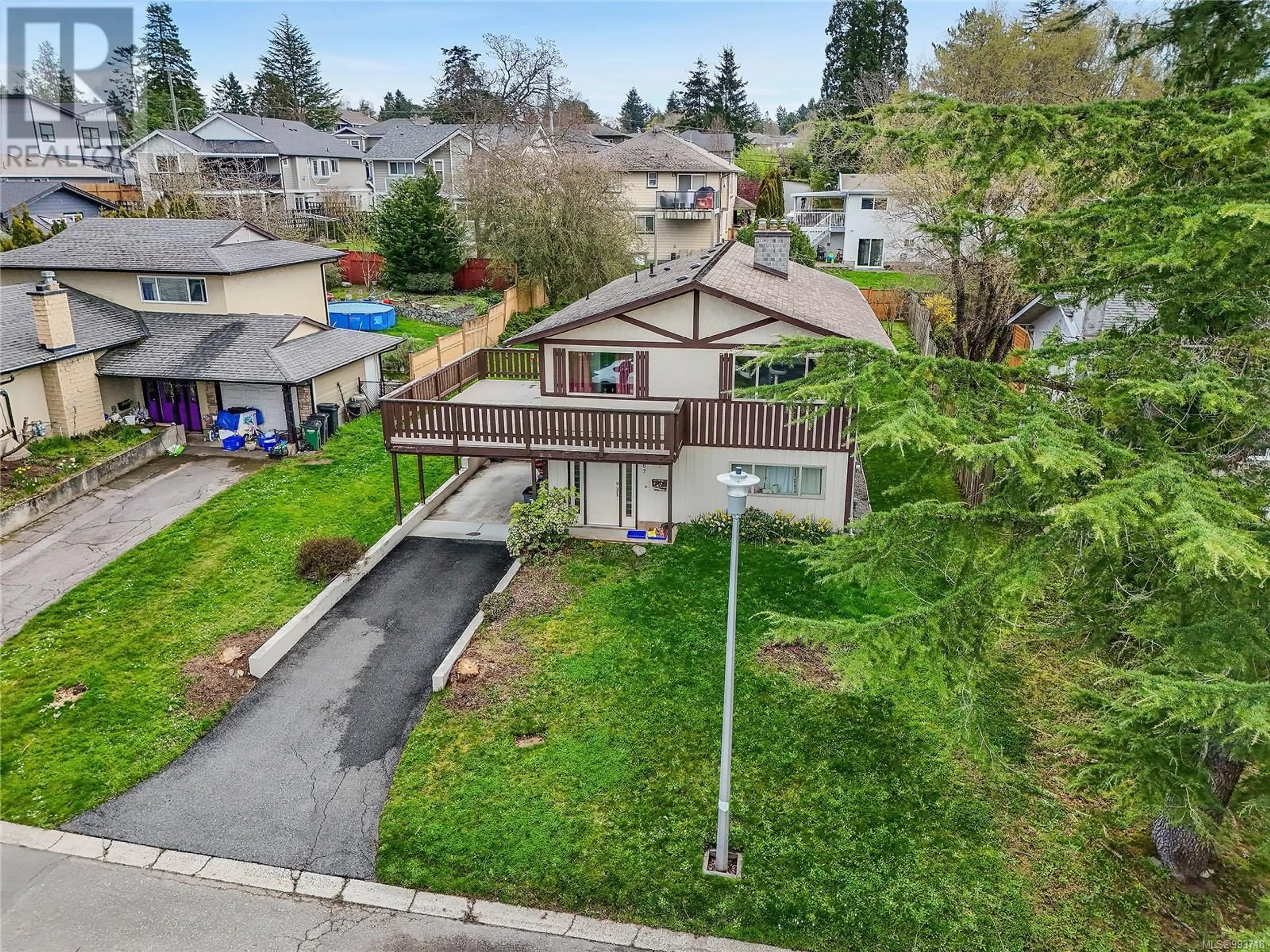 A pic from outside/outdoor area/front of a property/back of a property/a pic from drone, unknown for 4387 TORRINGTON PLACE, Saanich British Columbia V8N4T3