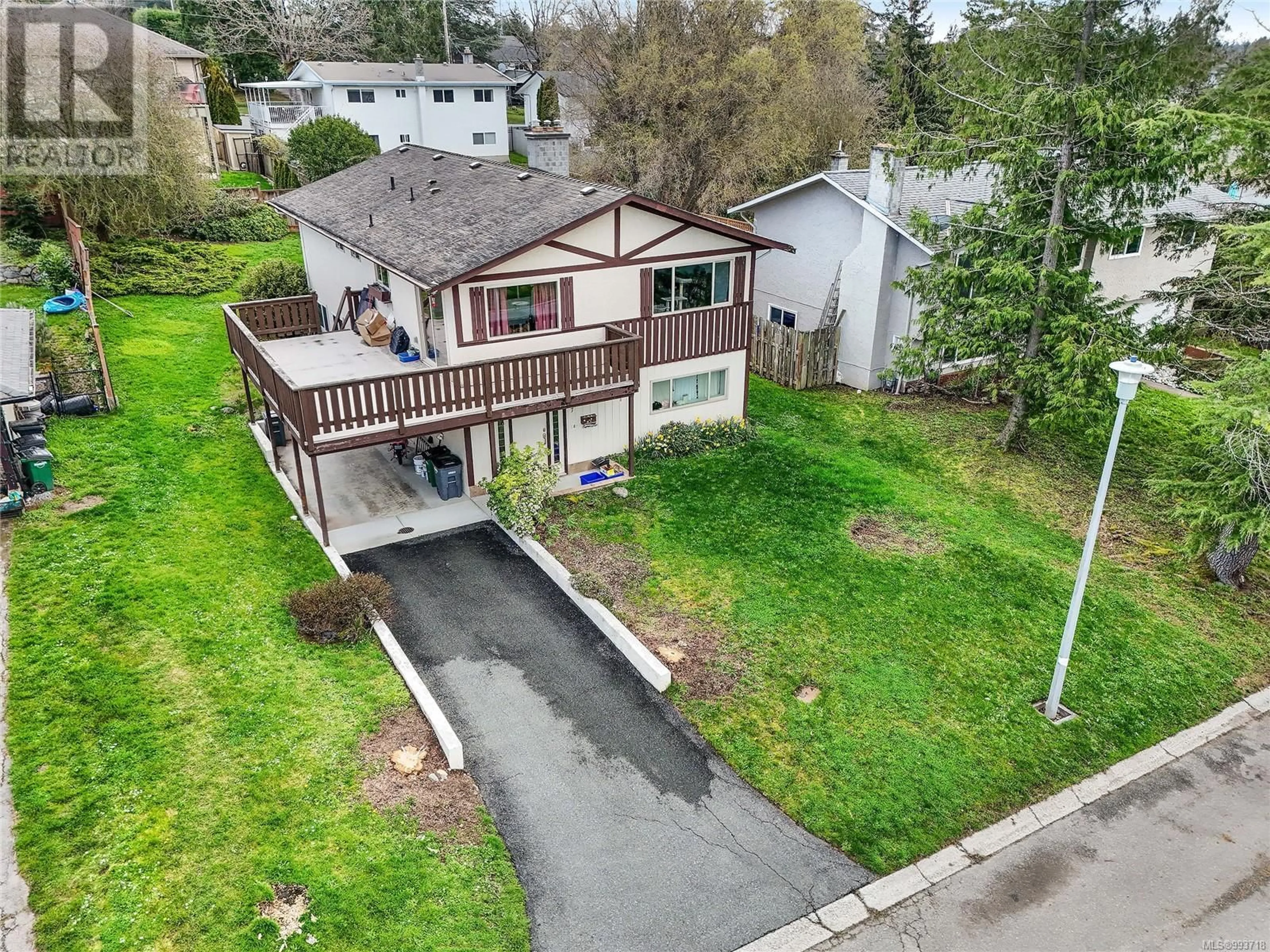 A pic from outside/outdoor area/front of a property/back of a property/a pic from drone, street for 4387 TORRINGTON PLACE, Saanich British Columbia V8N4T3