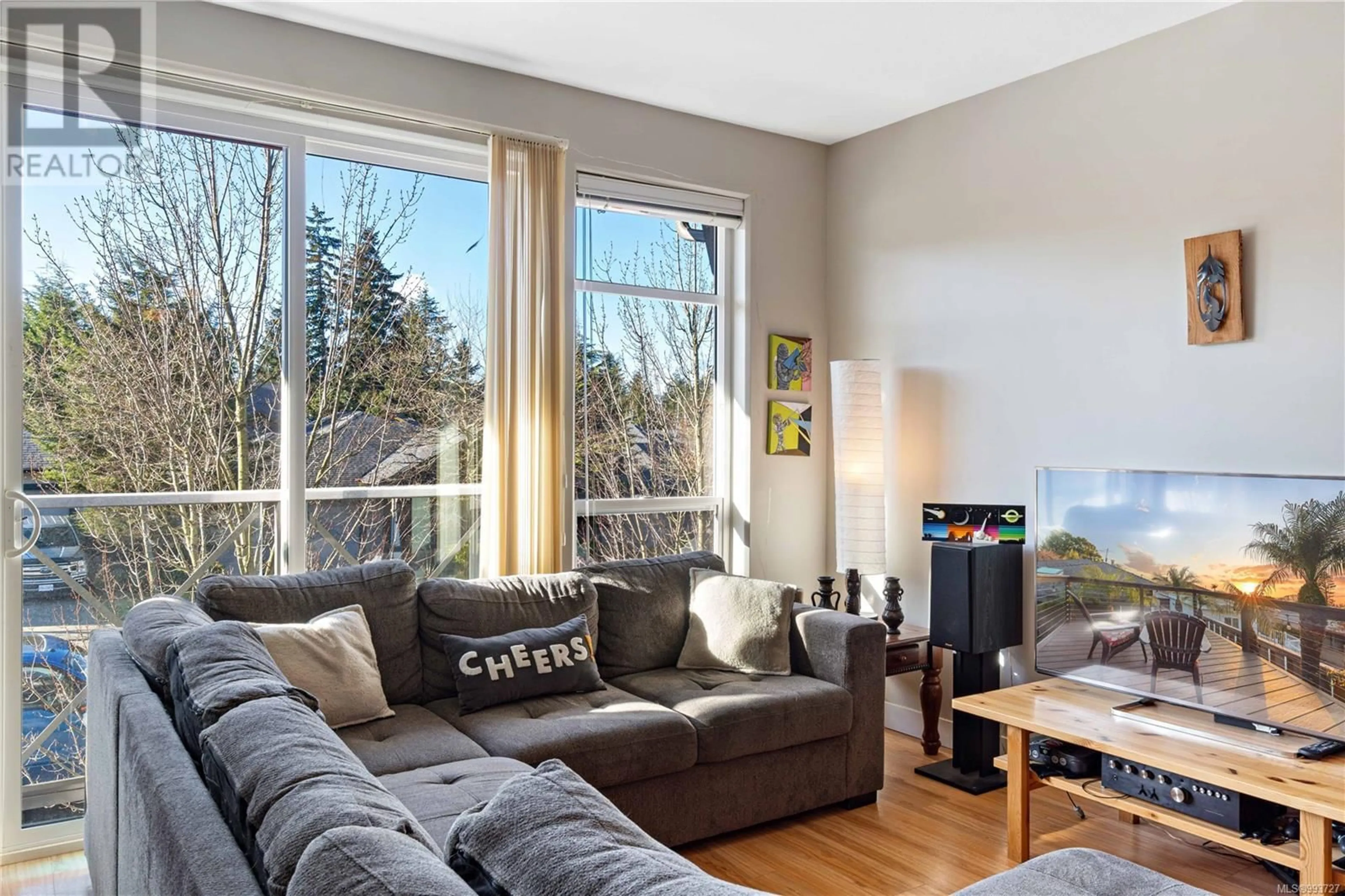 Living room with furniture, wood/laminate floor for 208 - 5170 DUNSTER ROAD, Nanaimo British Columbia V9T2Z2