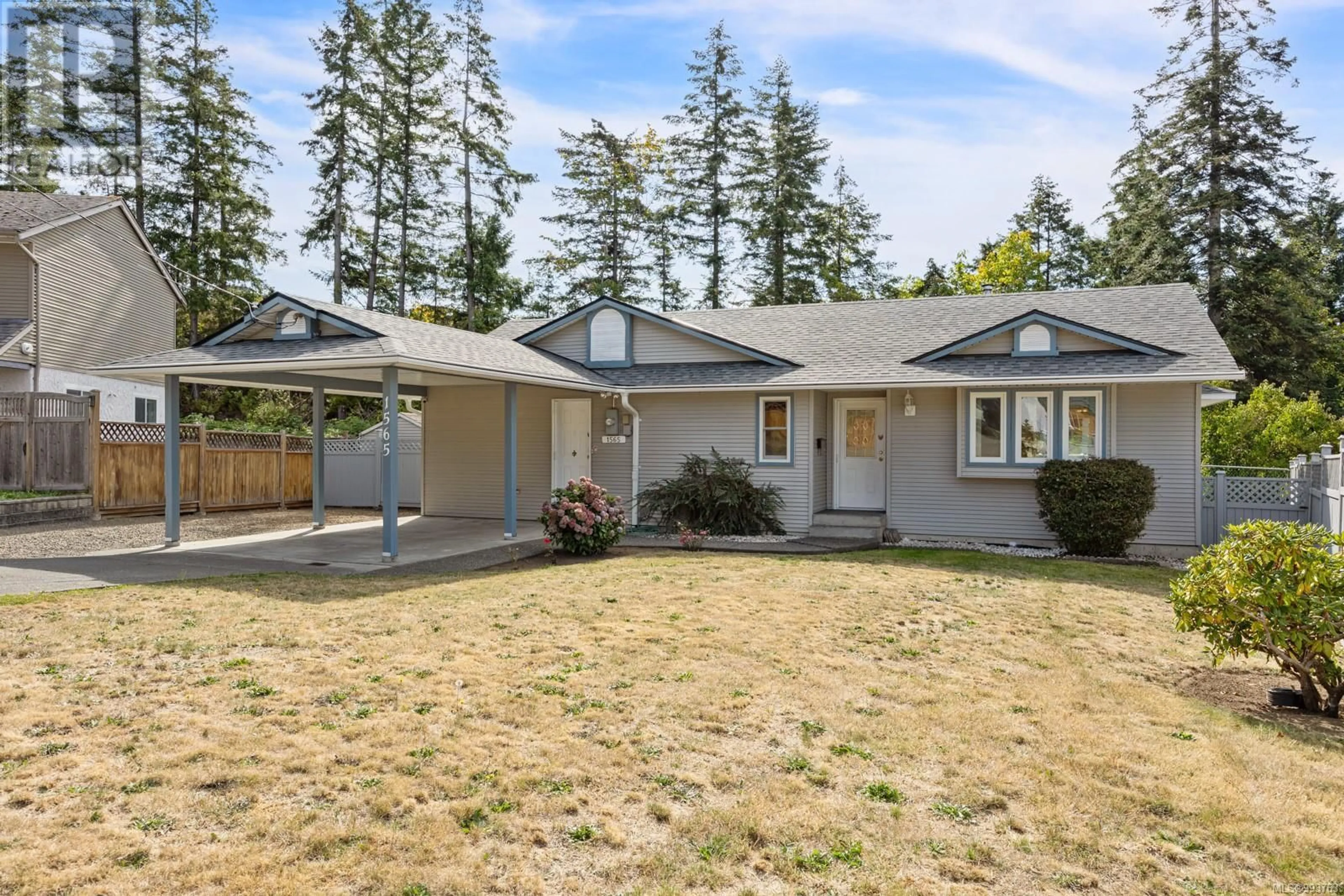 Home with vinyl exterior material, street for 1565 VALLEY CRESCENT, Courtenay British Columbia V9N3W2