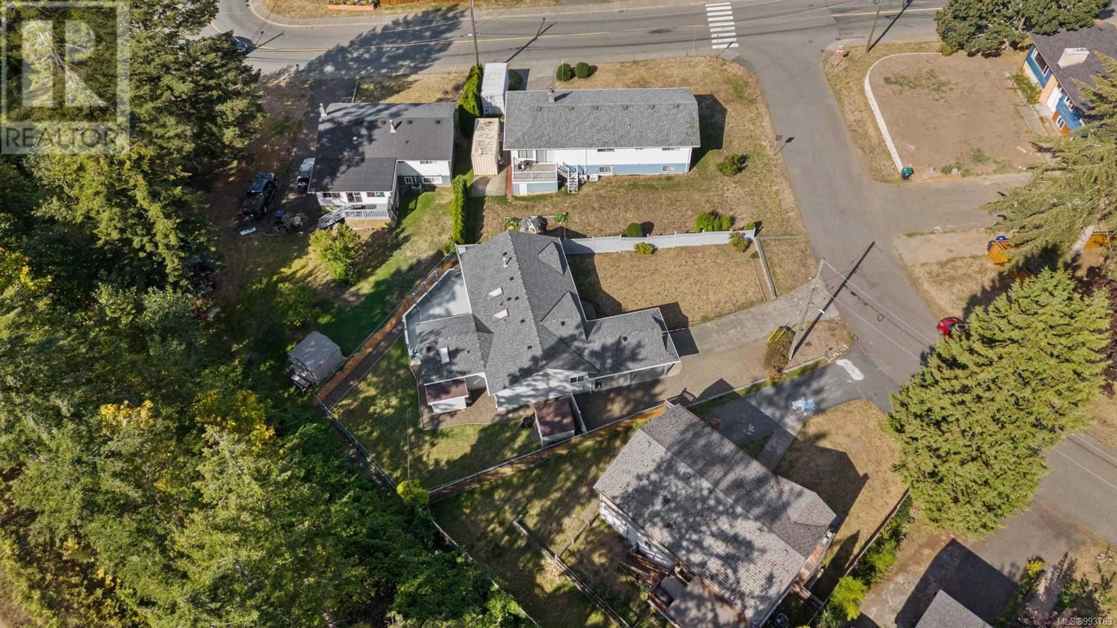 A pic from outside/outdoor area/front of a property/back of a property/a pic from drone, street for 1565 VALLEY CRESCENT, Courtenay British Columbia V9N3W2