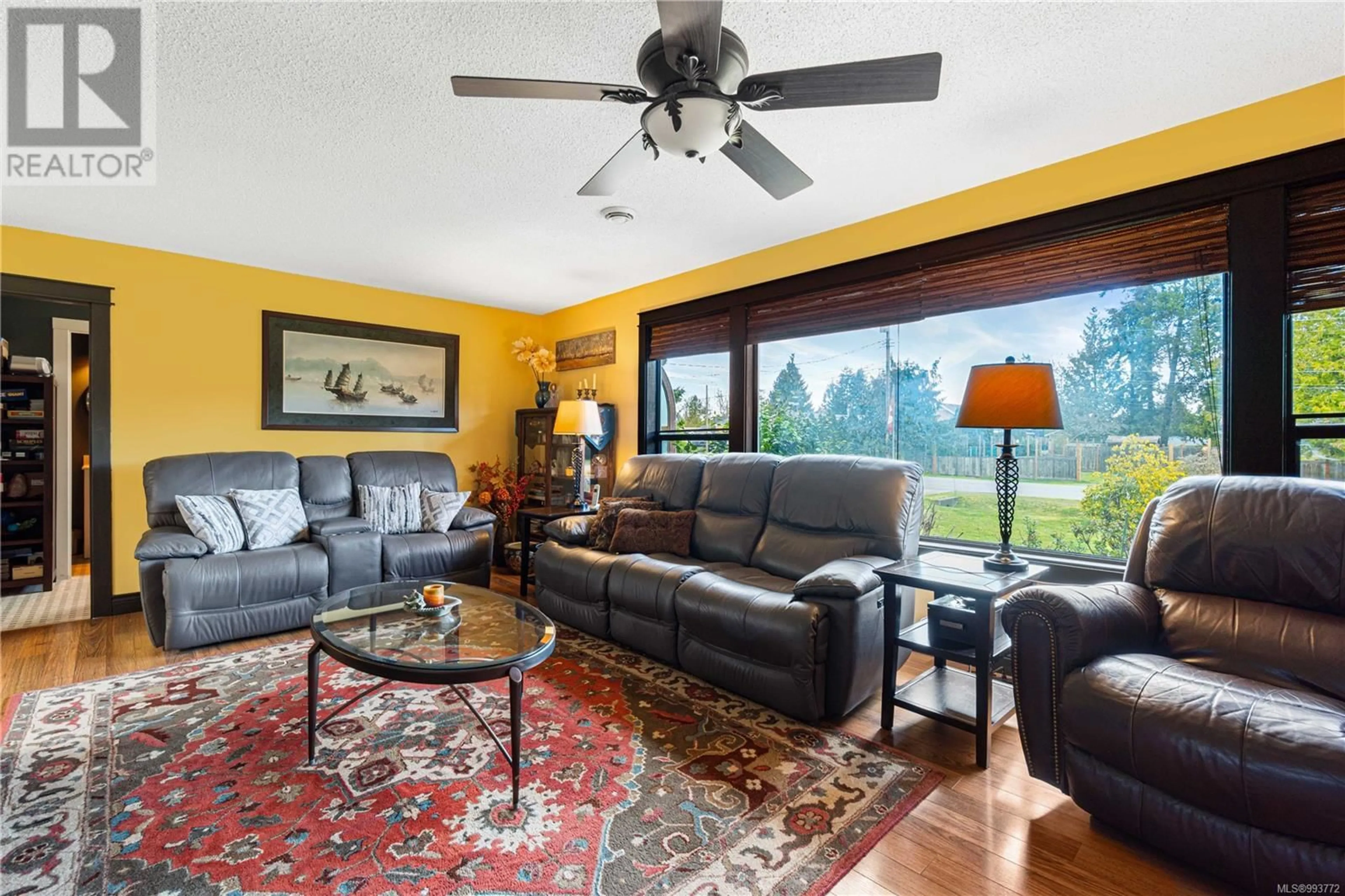 Living room with furniture, unknown for 1306 WOODLAND DRIVE, French Creek British Columbia V9P1Z2