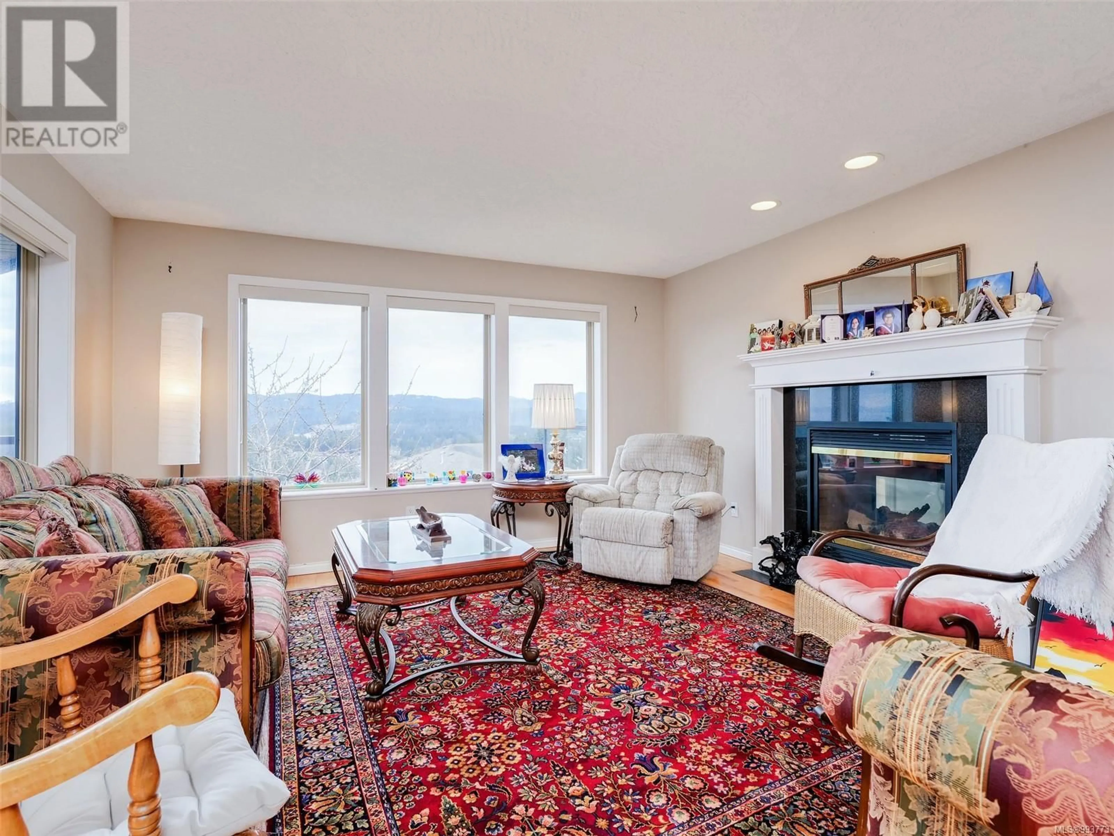 Living room with furniture, carpet floor for 3581 SUN VISTA, Langford British Columbia V9C4J8