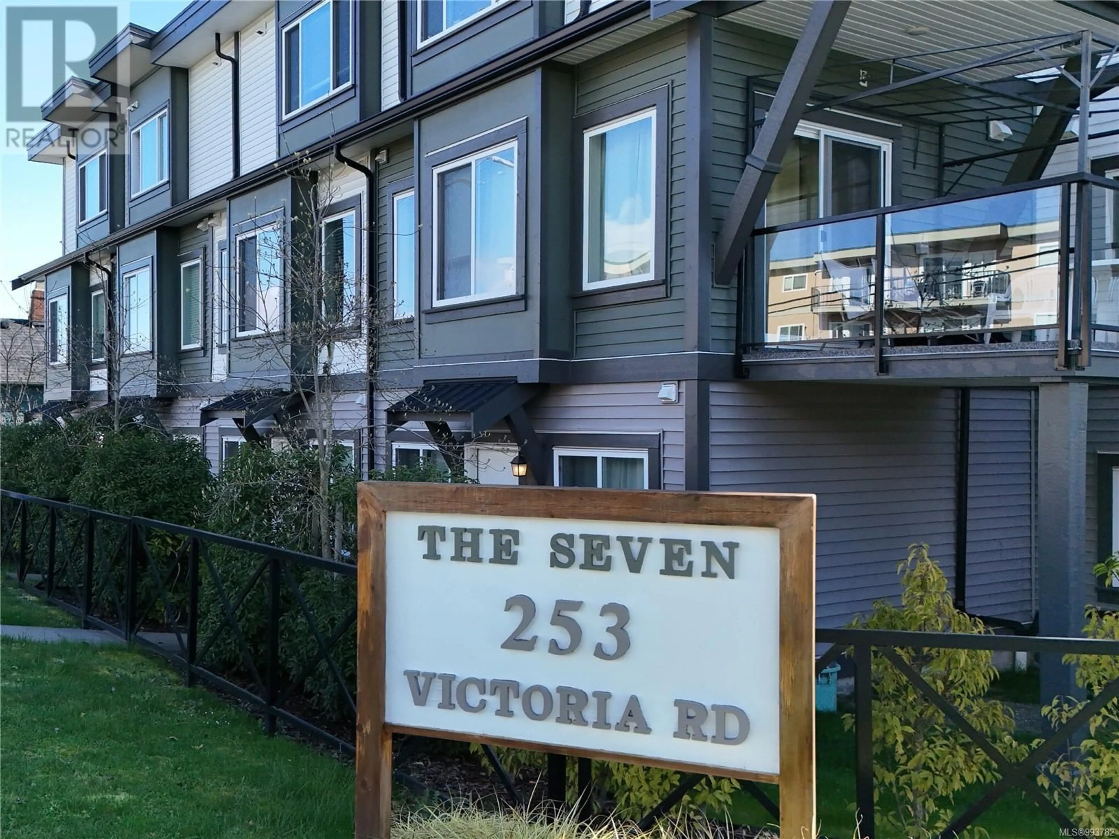 Home with vinyl exterior material, unknown for 105 - 253 VICTORIA ROAD, Nanaimo British Columbia V9R4P8