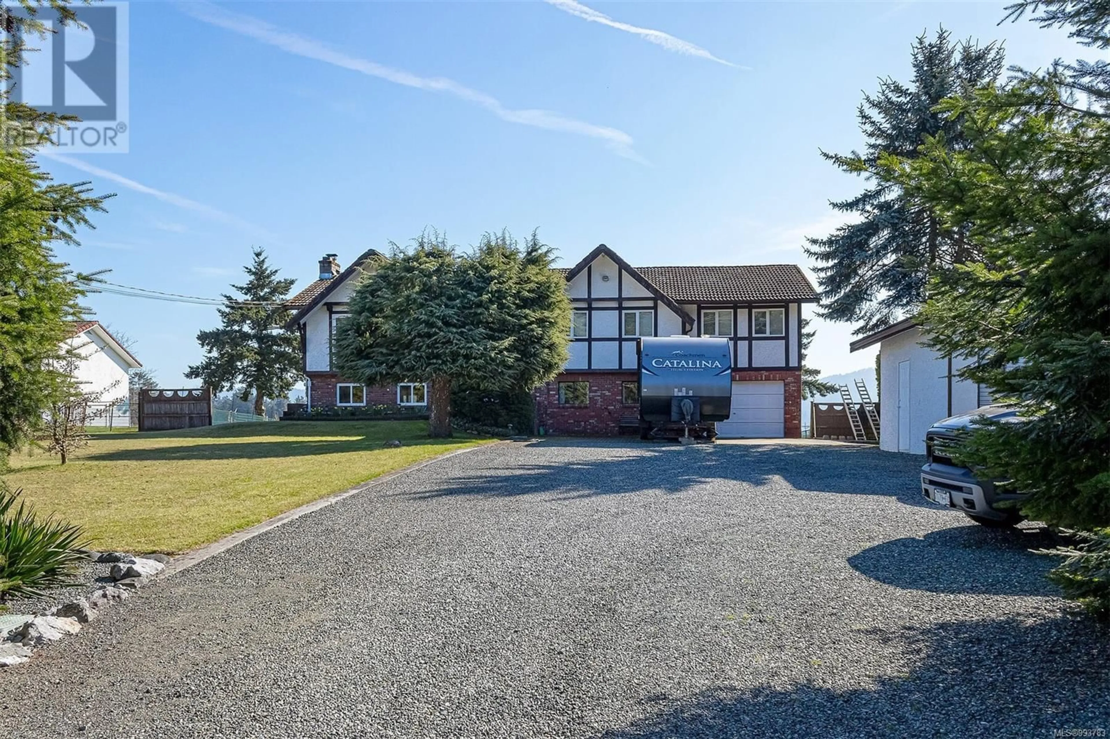 A pic from outside/outdoor area/front of a property/back of a property/a pic from drone, unknown for 6627 LAKES ROAD, Duncan British Columbia V9L5V9