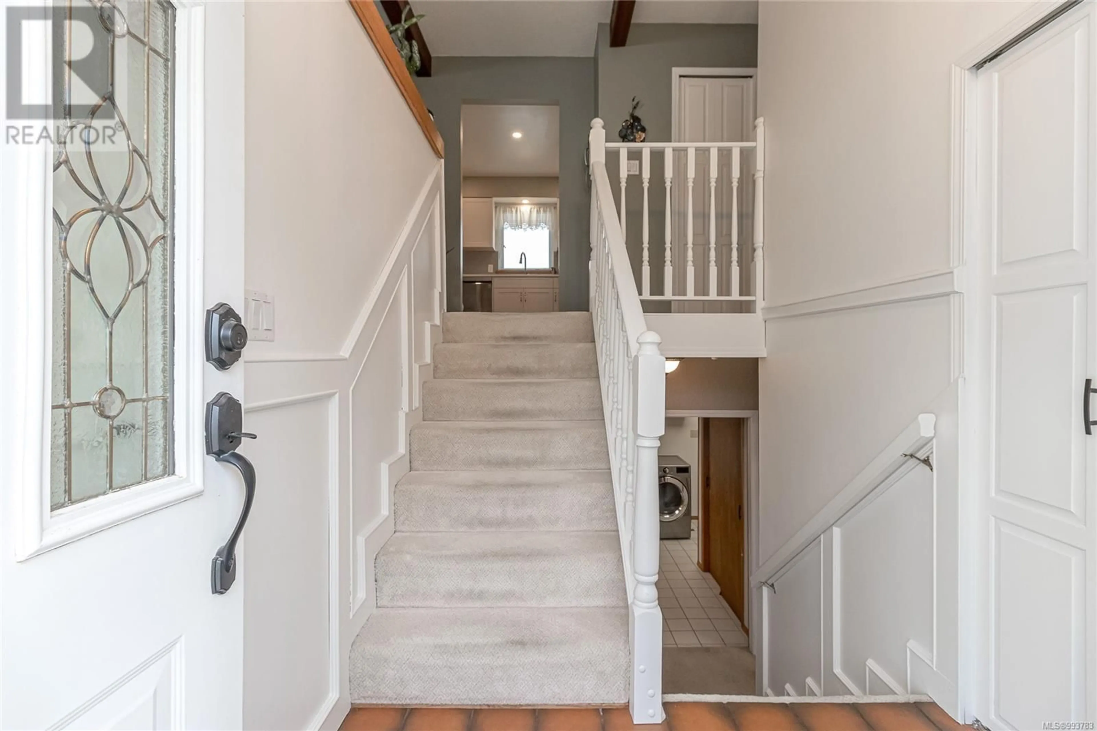 Indoor foyer for 6627 LAKES ROAD, Duncan British Columbia V9L5V9