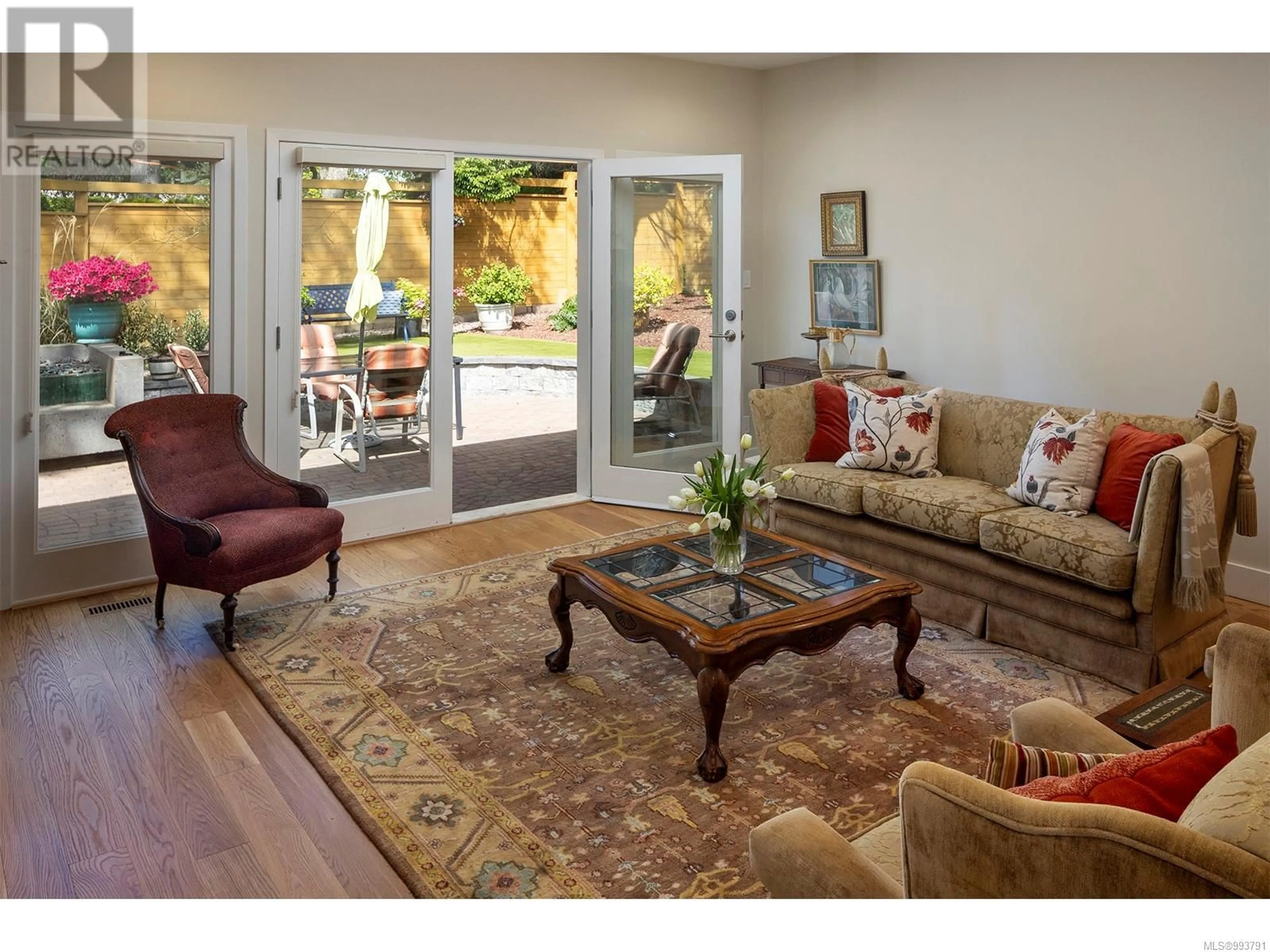 Living room with furniture, unknown for 3317 UNIVERSITY WOODS, Oak Bay British Columbia V8P5P9