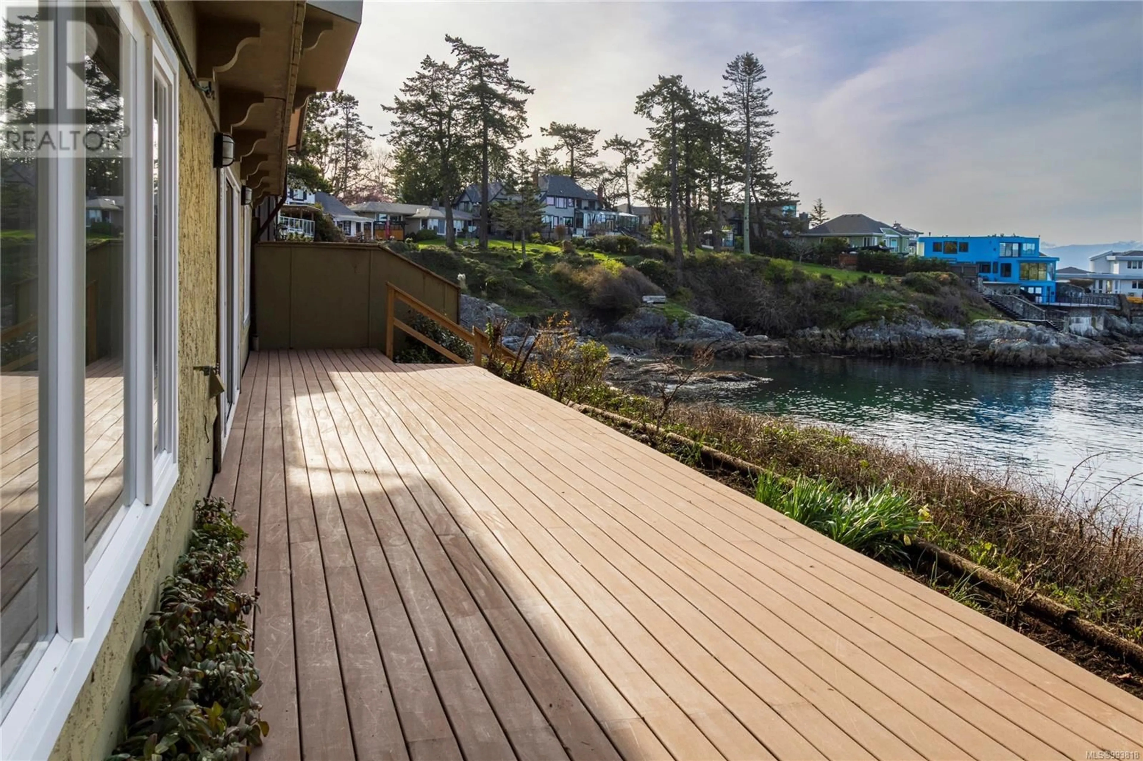 Patio, water/lake/river/ocean view for B - 1181 MUNRO STREET, Esquimalt British Columbia V9A5P5