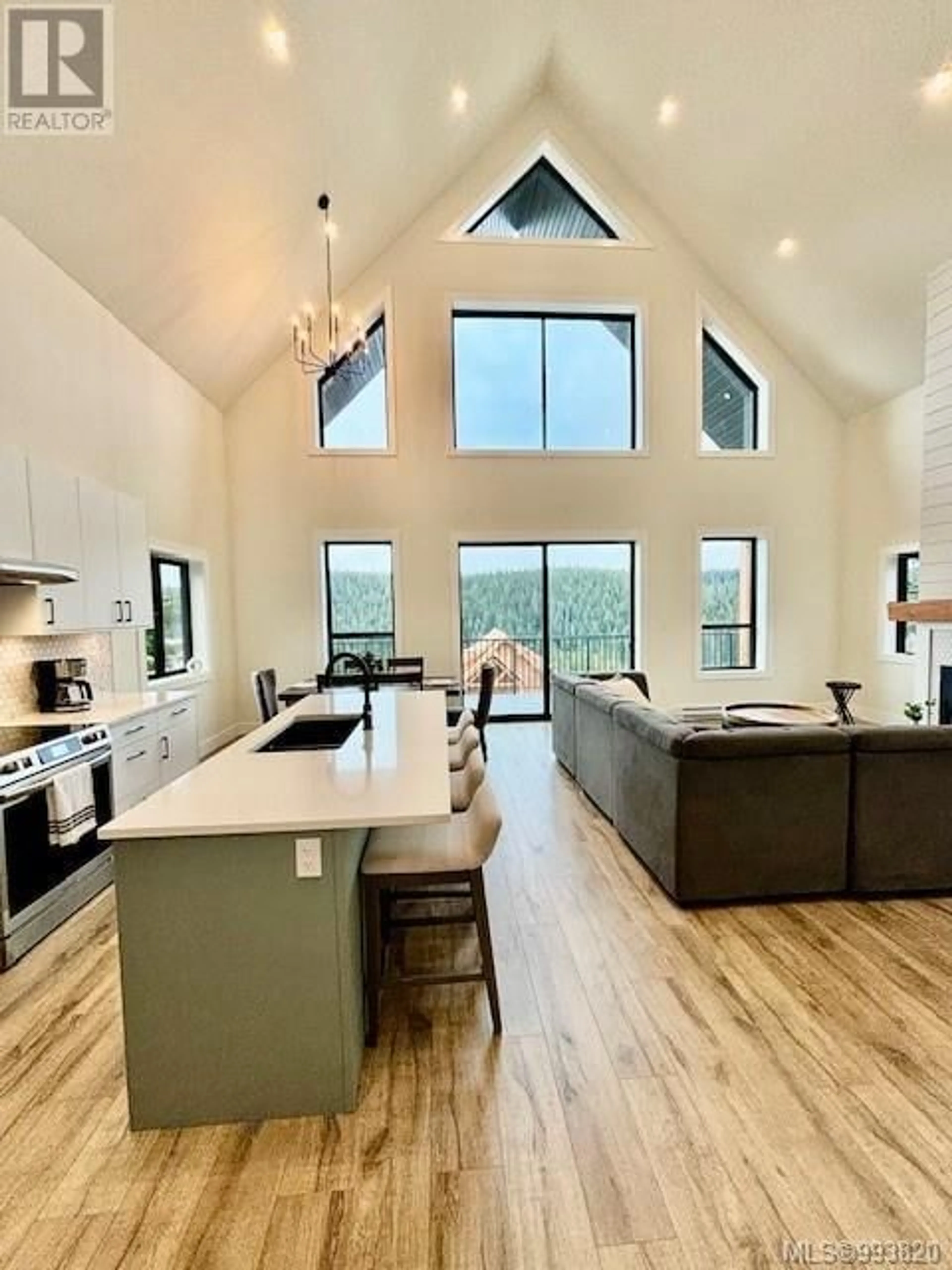 Open concept kitchen, unknown for 650 ARROWSMITH RIDGE, Courtenay British Columbia V0P1N0