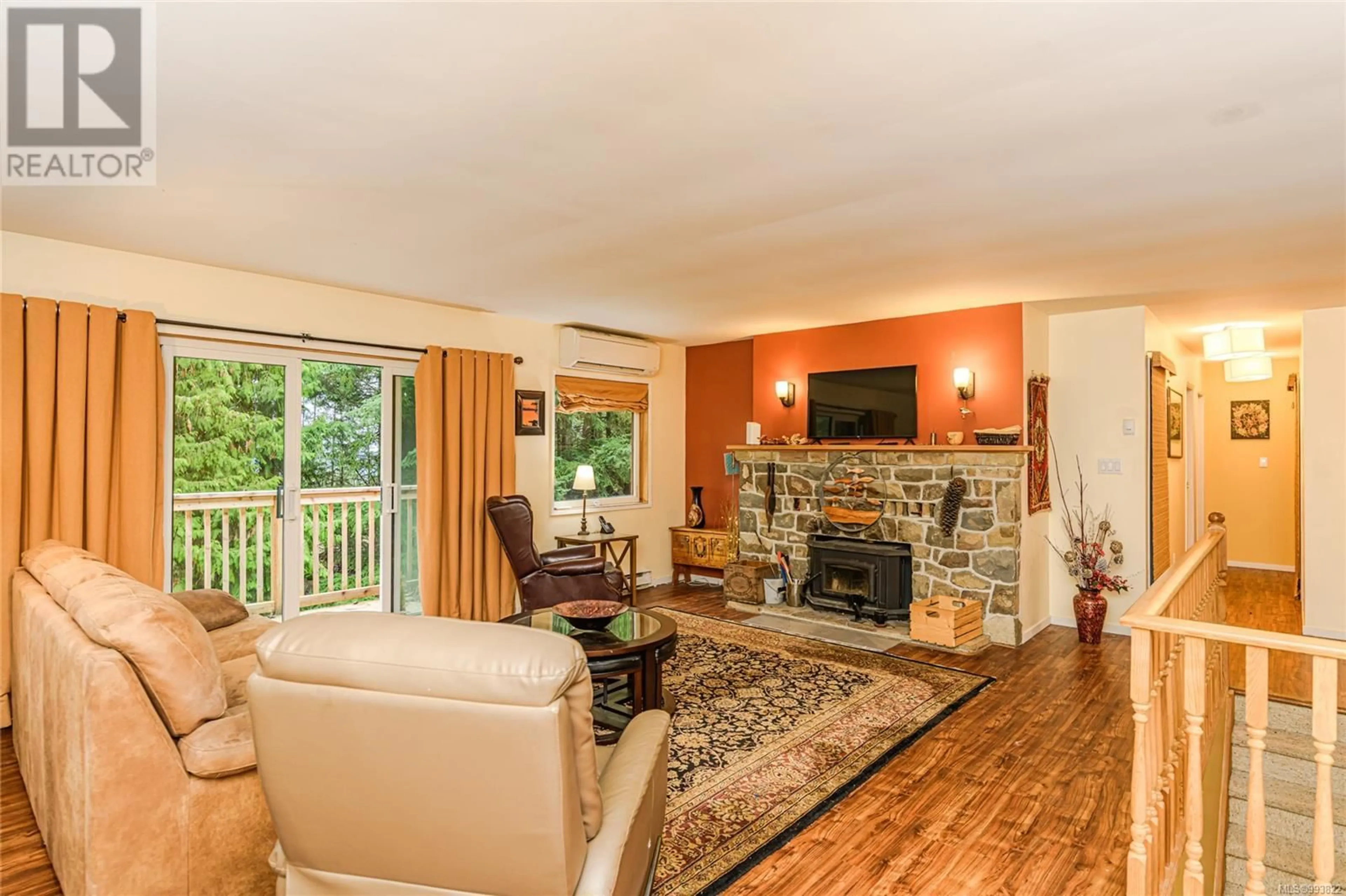 Living room with furniture, unknown for 430 MT. BELCHER HEIGHTS, Salt Spring British Columbia V8K2J6