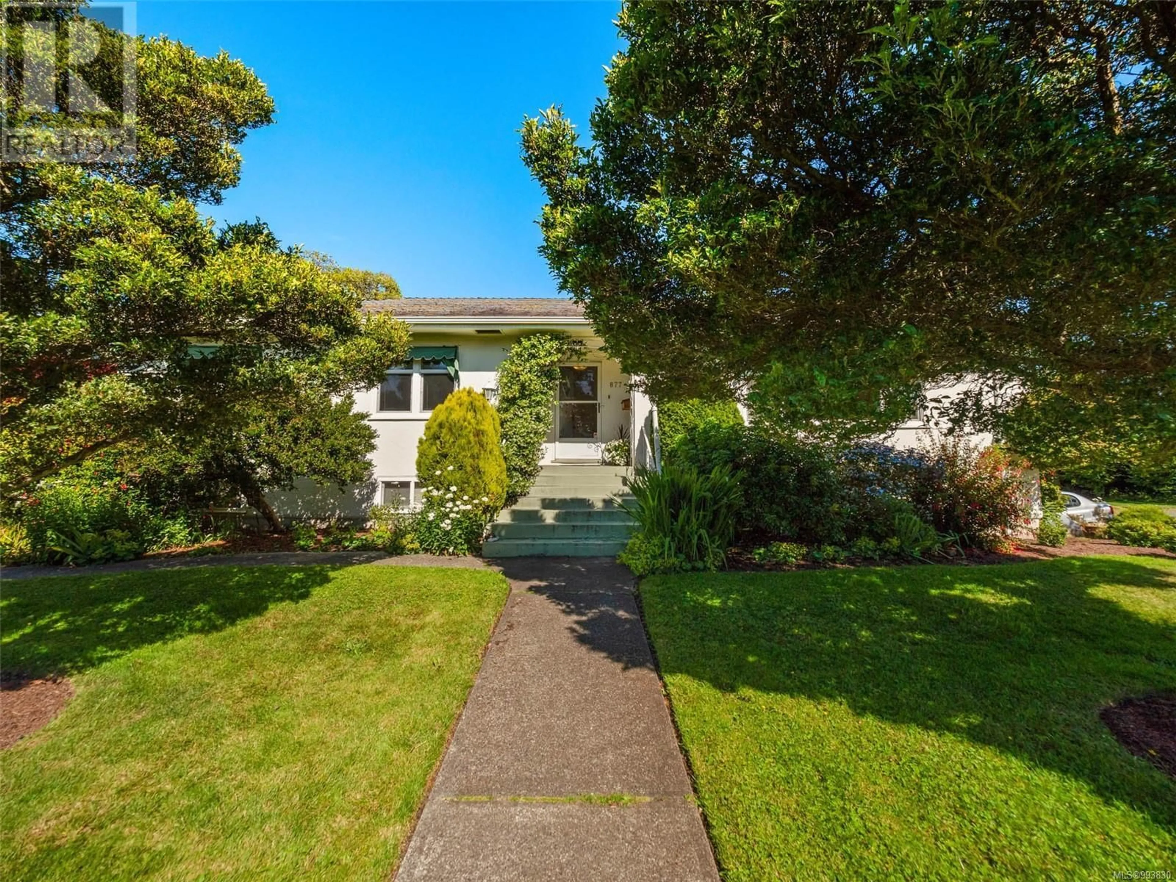 A pic from outside/outdoor area/front of a property/back of a property/a pic from drone, street for 877 ISLAND ROAD, Oak Bay British Columbia V8S2V1