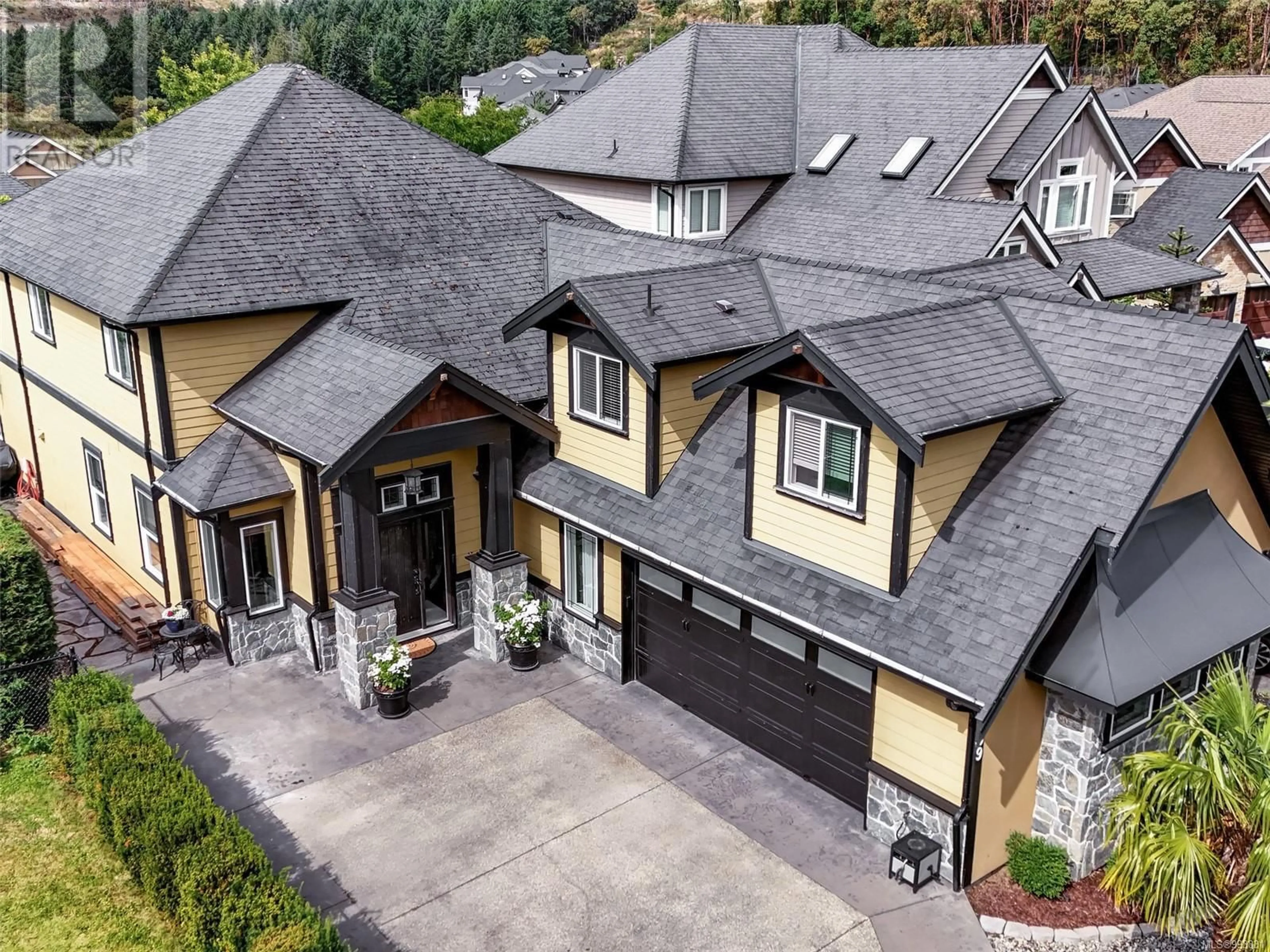 A pic from outside/outdoor area/front of a property/back of a property/a pic from drone, unknown for 1009 GRAPHITE PLACE, Langford British Columbia V9B0G8