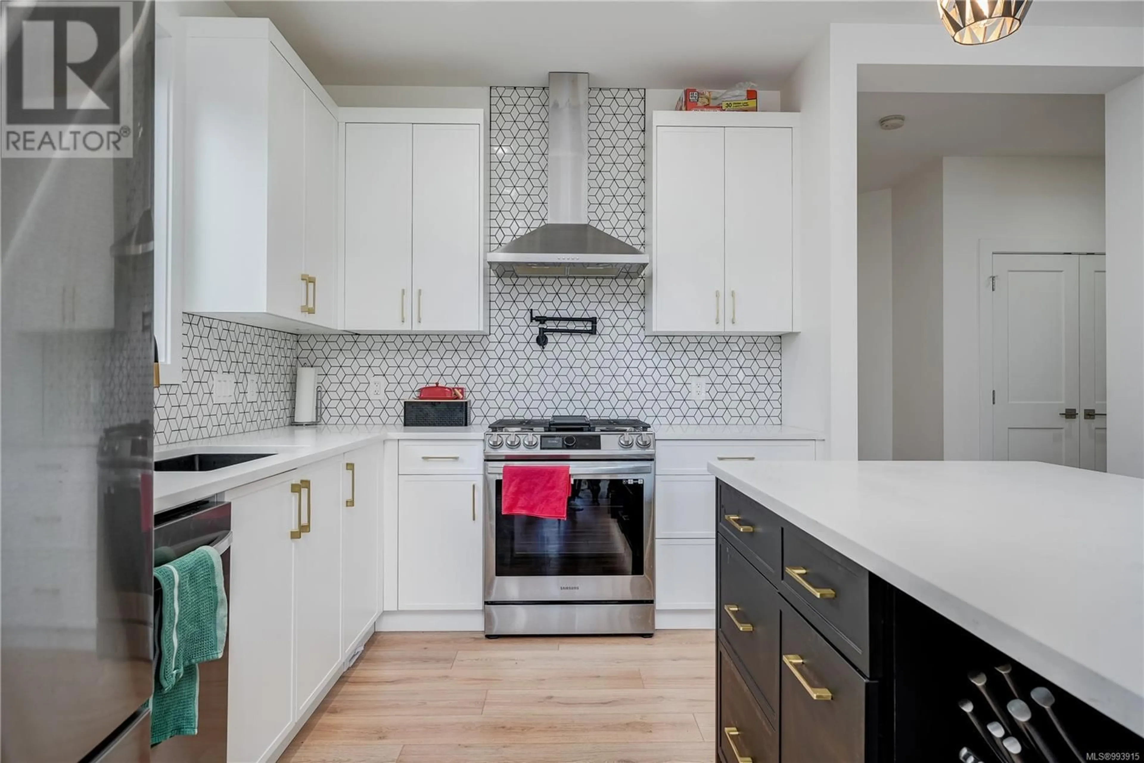 Contemporary kitchen, unknown for 3594 DELBLUSH LANE, Langford British Columbia V9C0K5