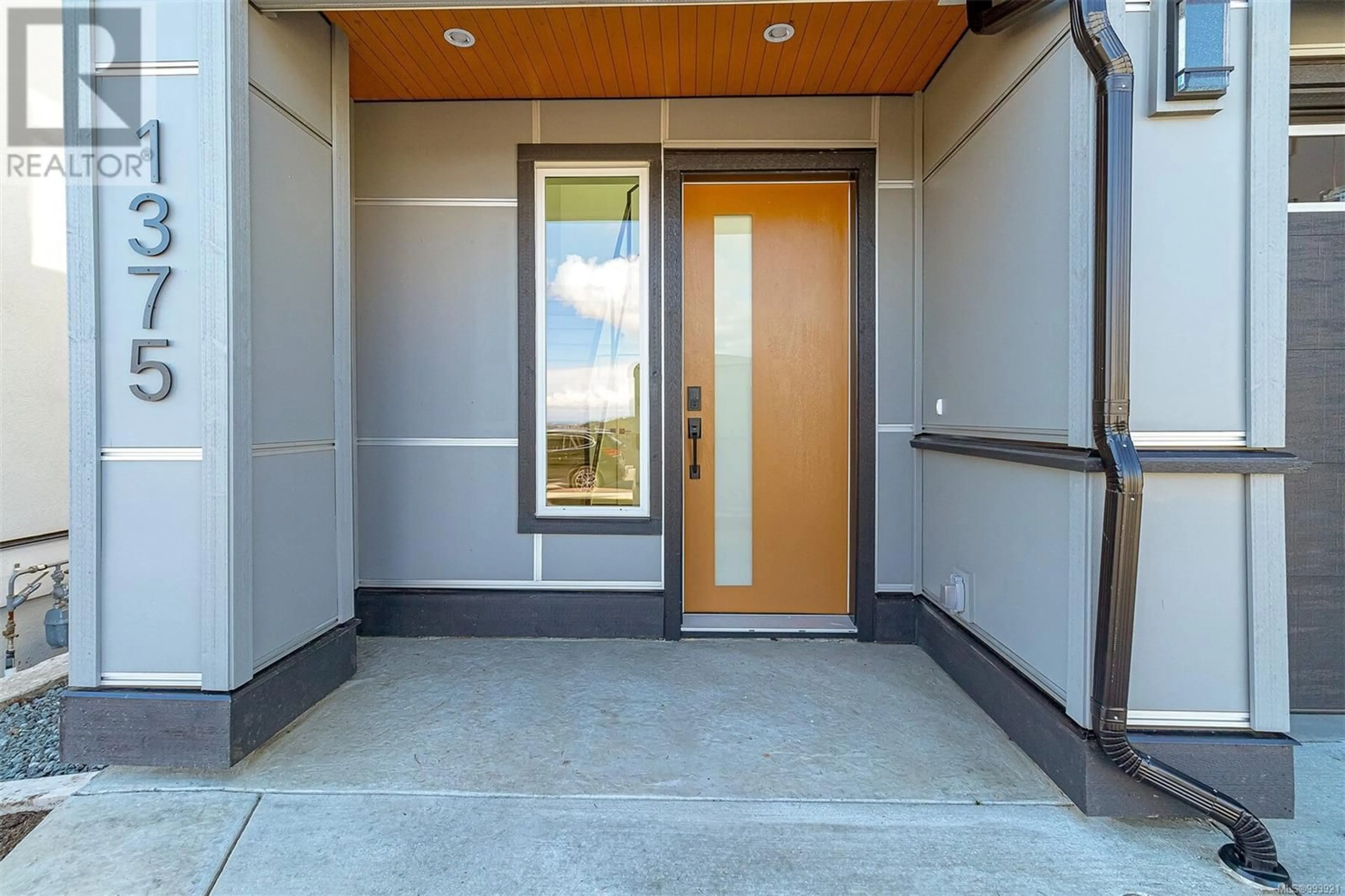 Indoor entryway for 1375 SANDSTONE LANE, Langford British Columbia V9B7A2