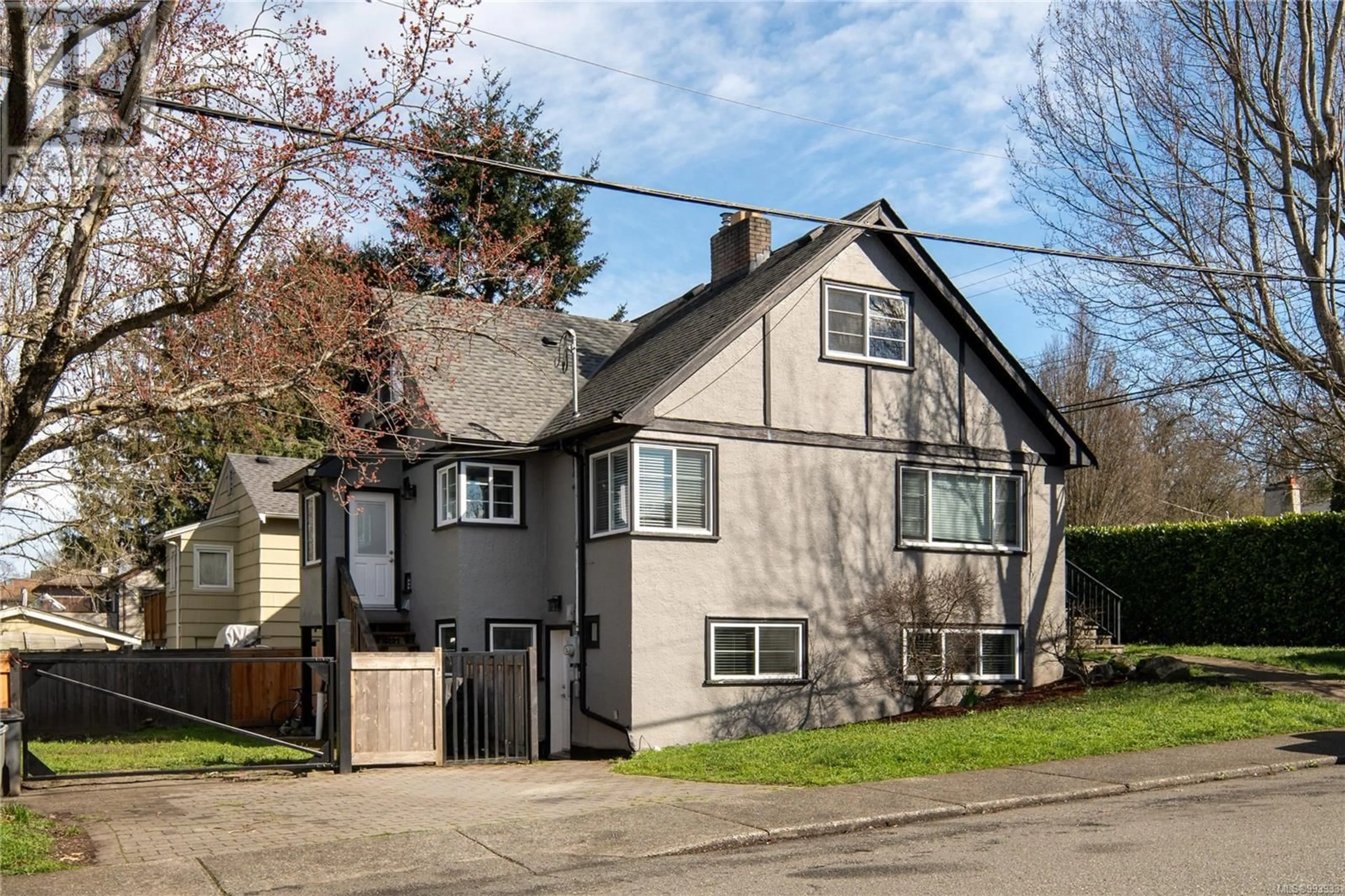 Home with vinyl exterior material, street for 1130 Finlayson St, Victoria British Columbia V8T2V1